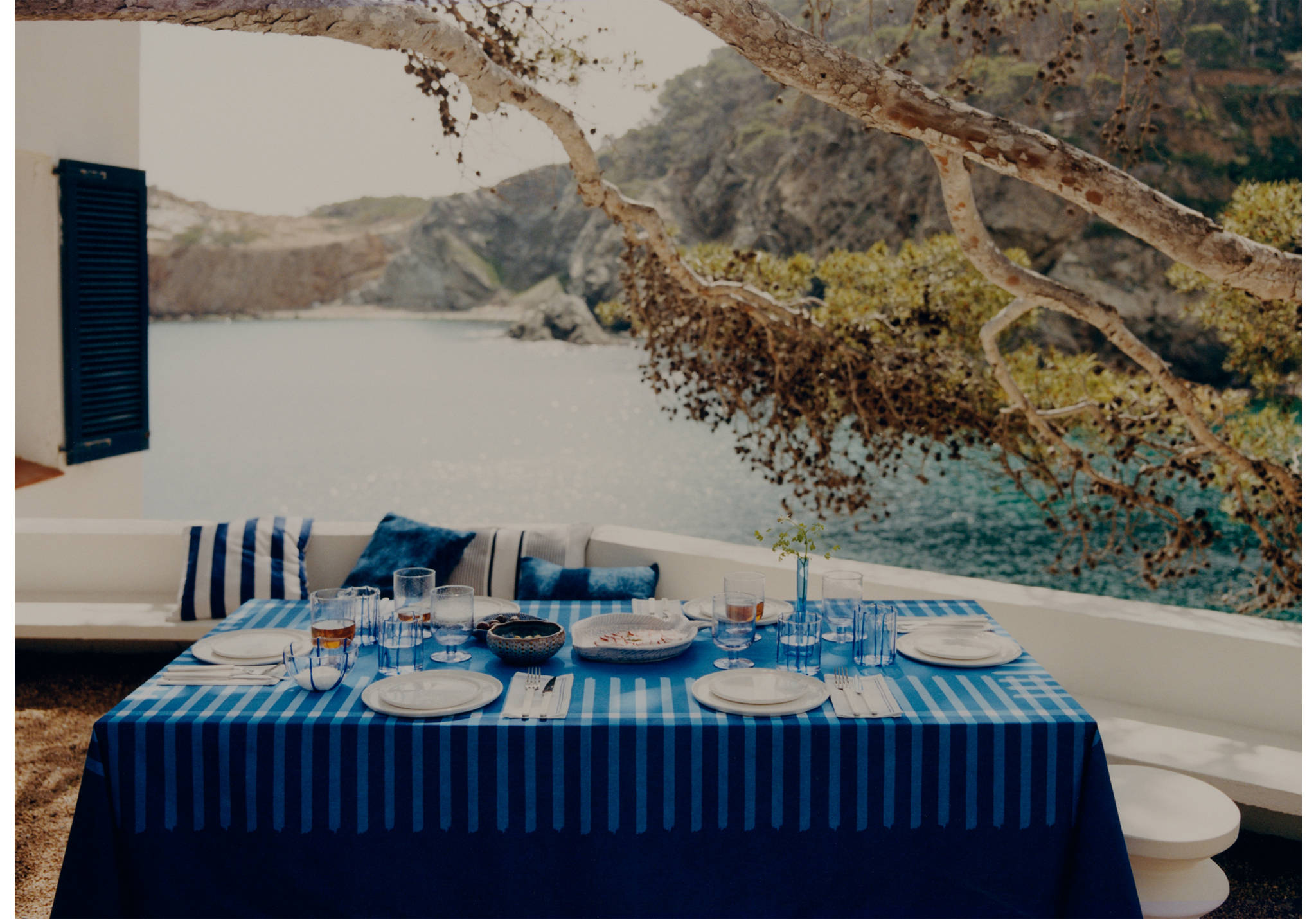 Baumwolltischdecke mit zweifarbigen Streifen für 6 bis 8 Tischgäste - Panoramaansicht