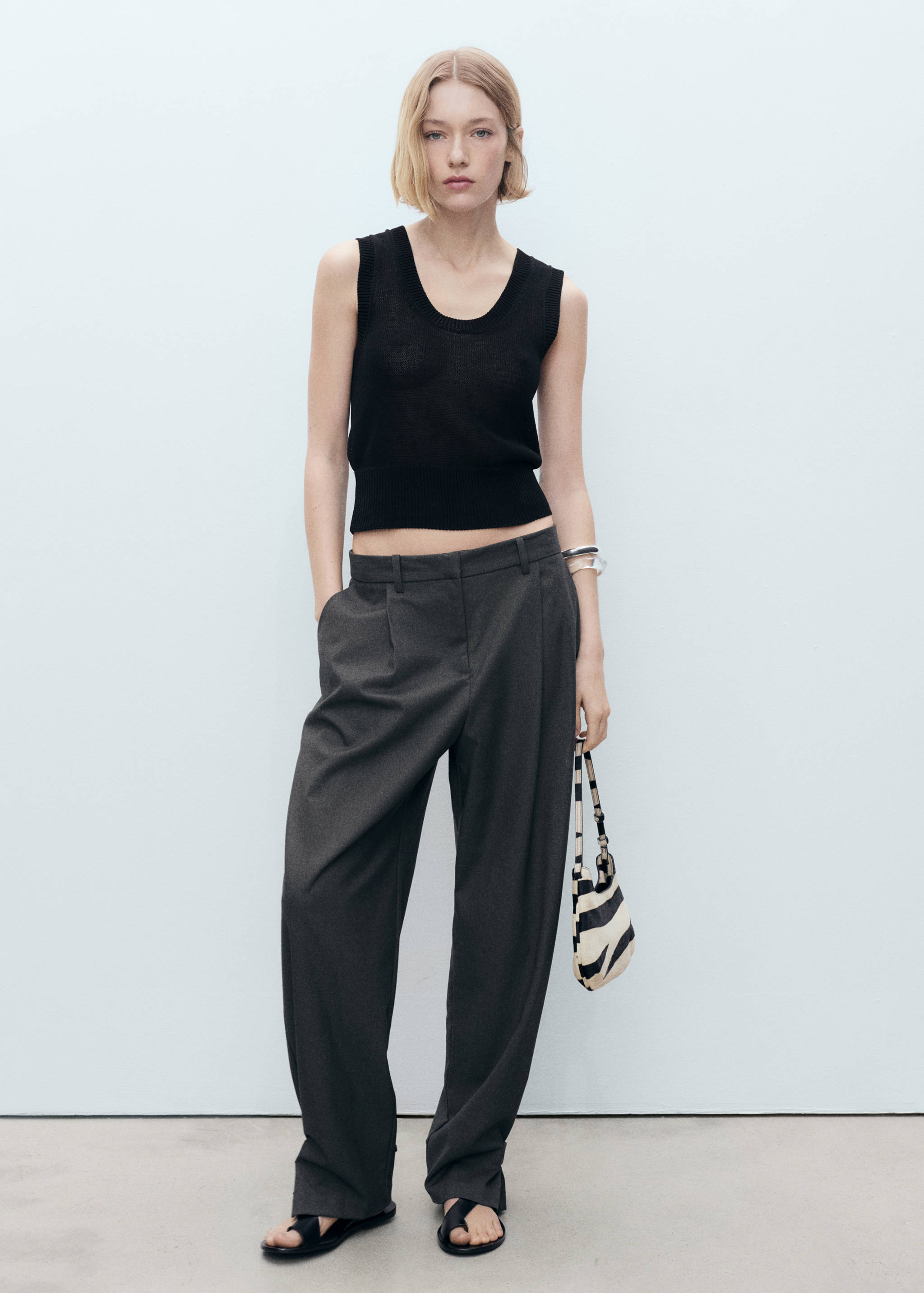 Low-neck knitted top - General plane