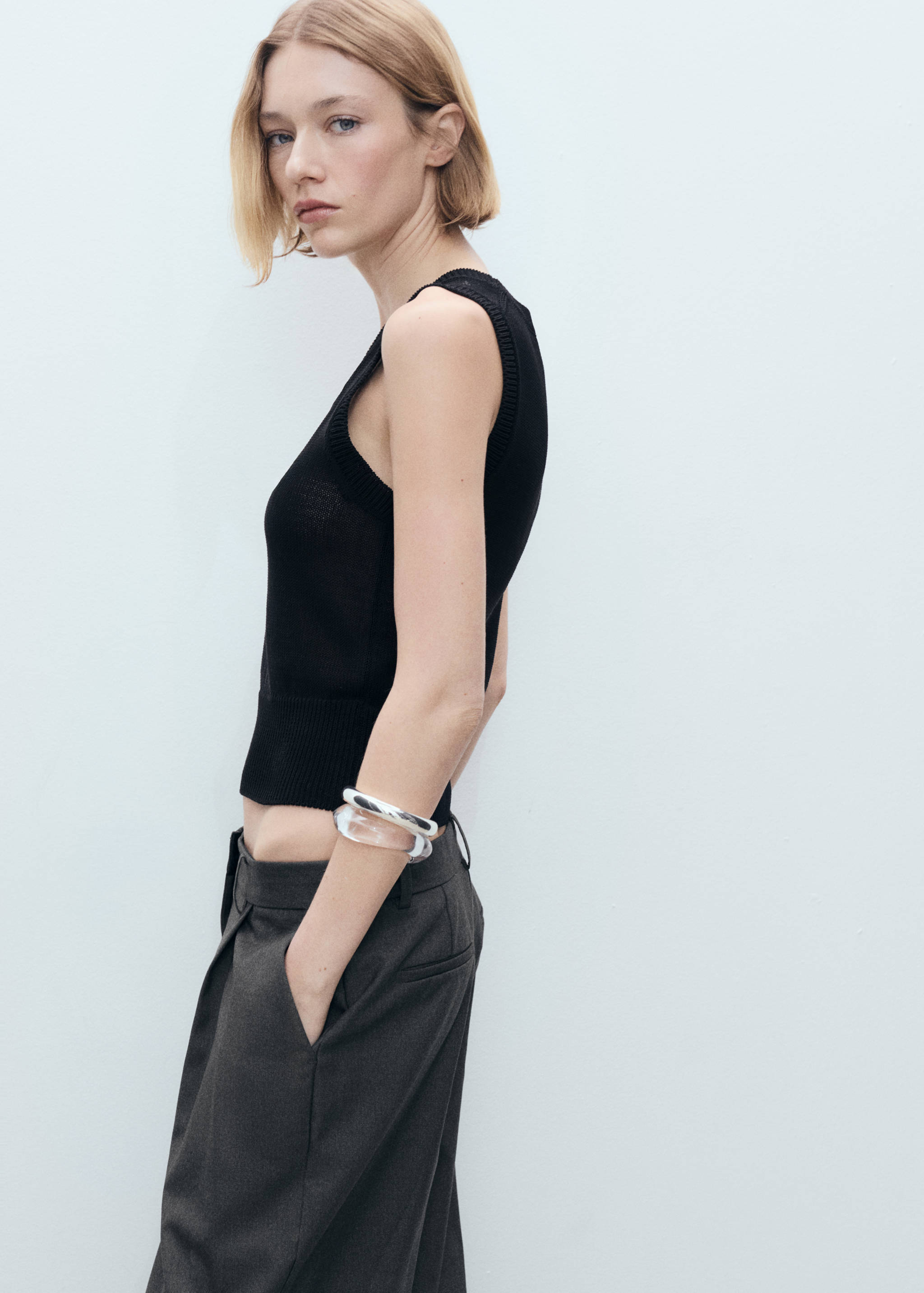 Low-neck knitted top - Medium plane