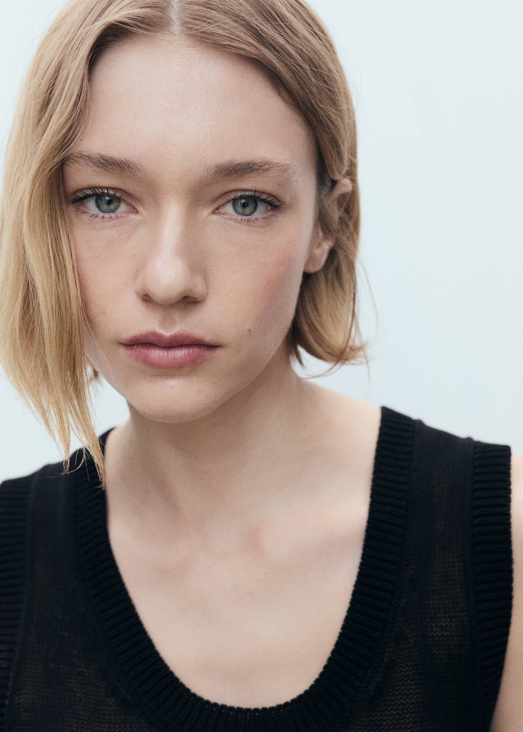 Low-neck knitted top - Details of the article 1