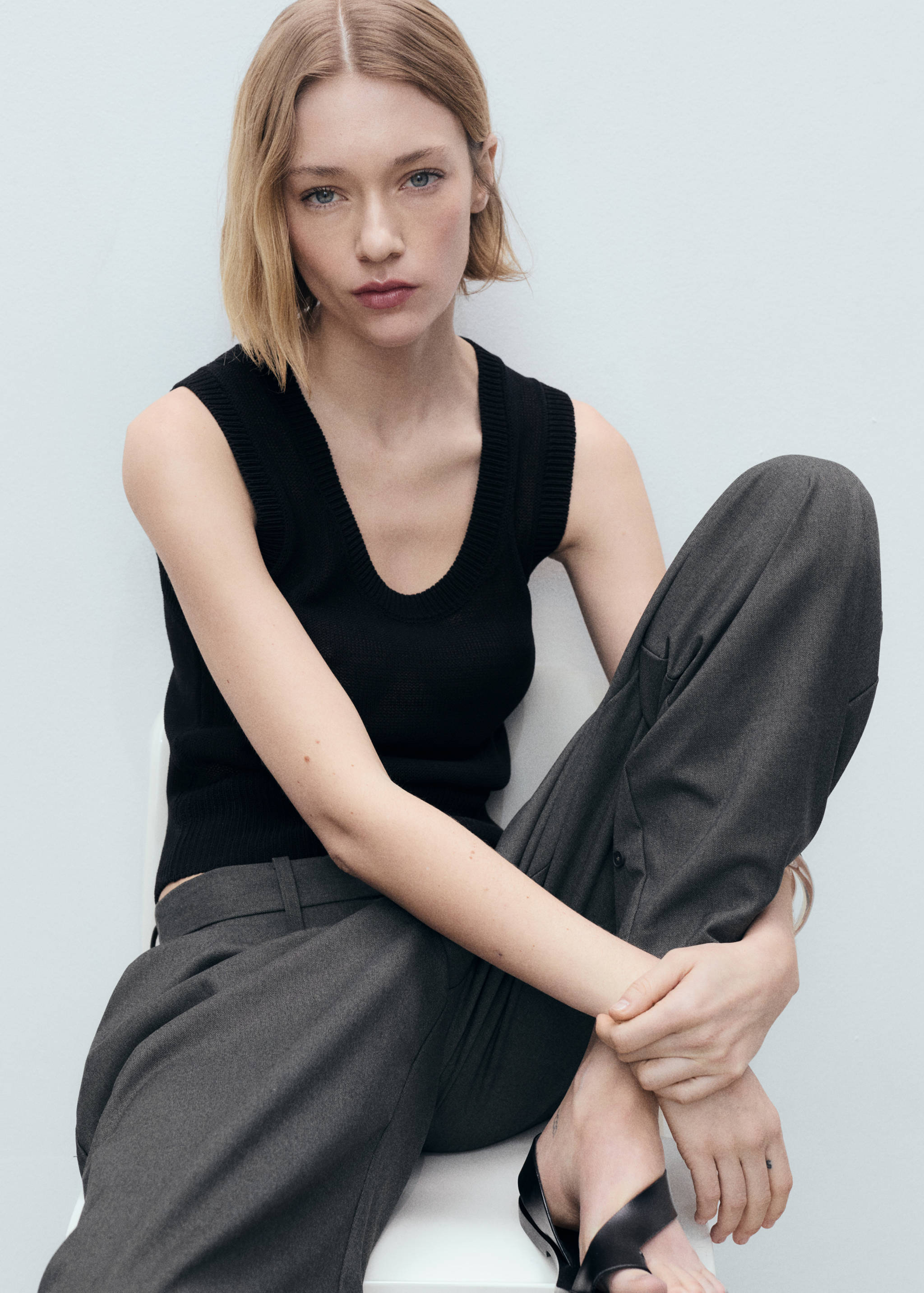 Low-neck knitted top - Details of the article 2