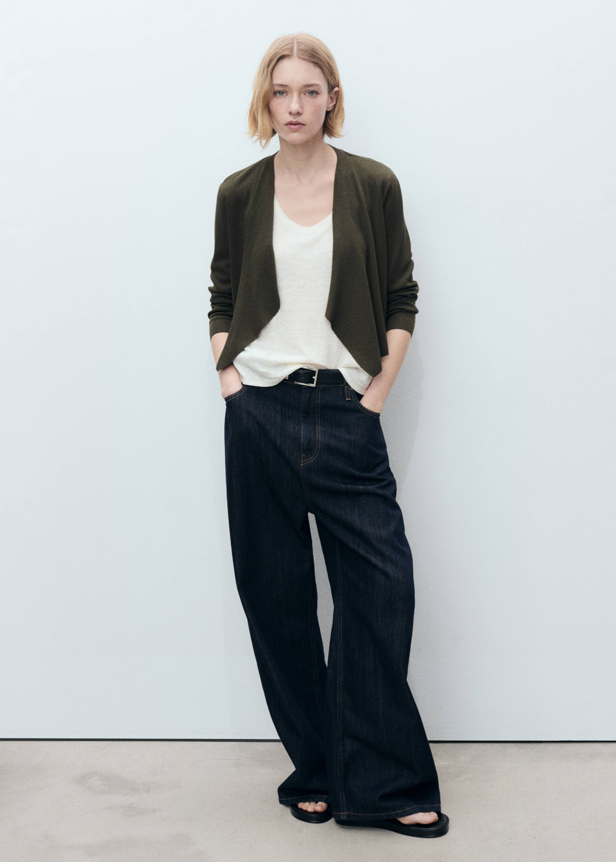 Knitted cropped cardigan - General plane