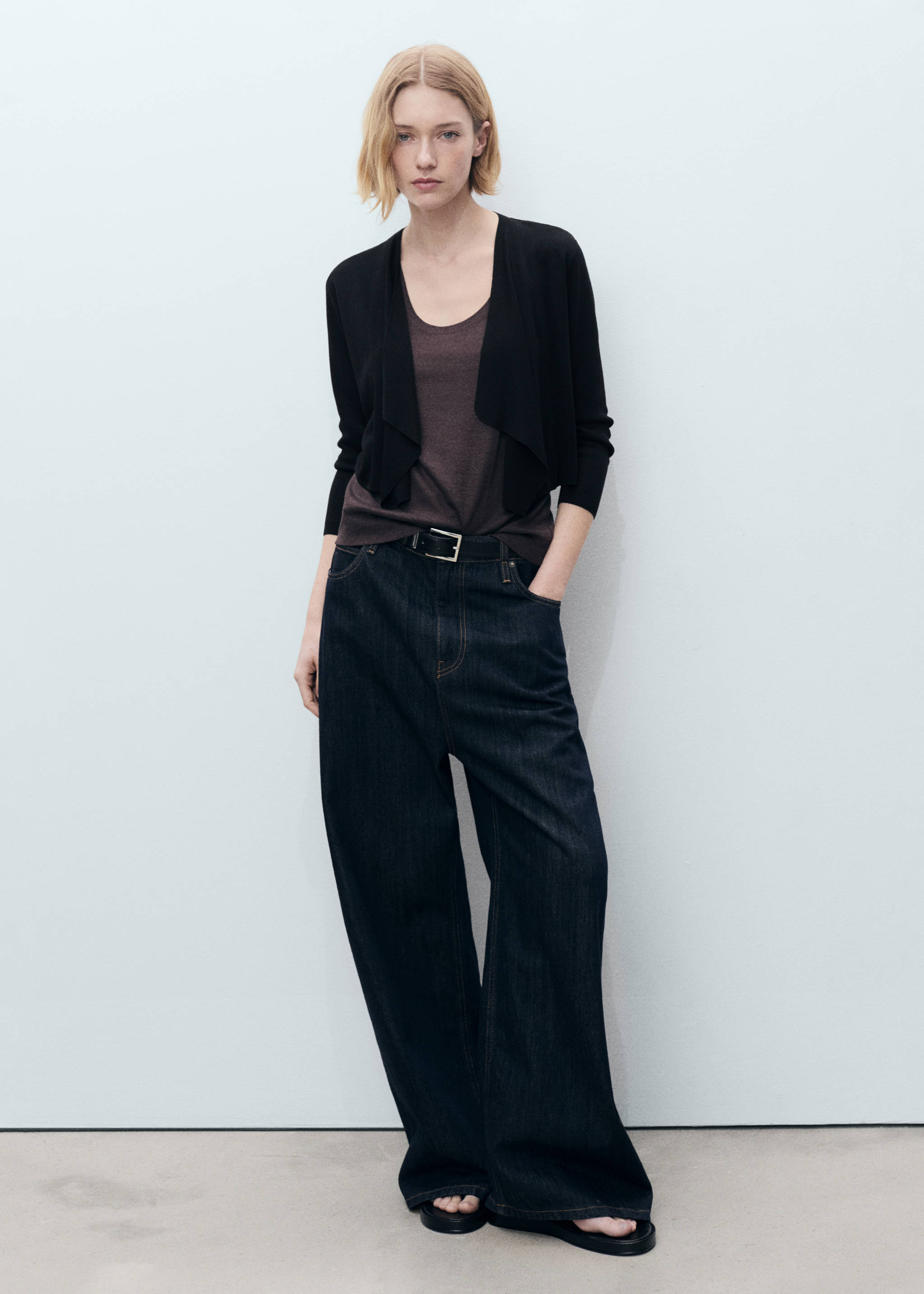 Knitted cropped cardigan - General plane