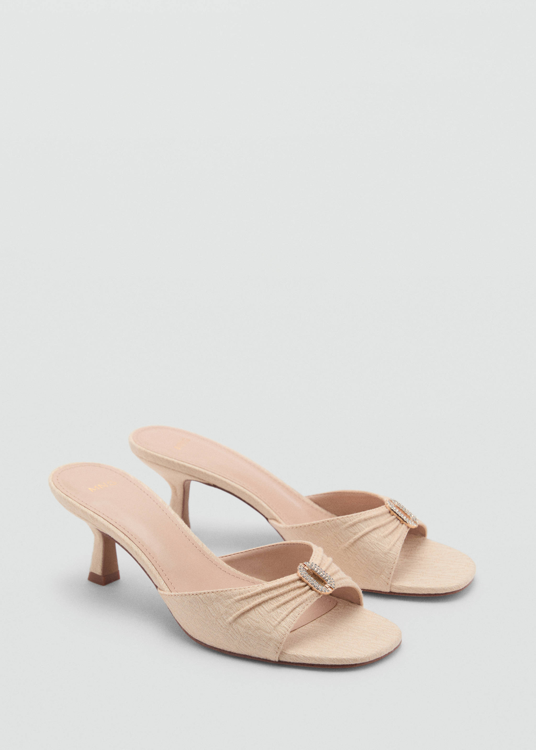 Sandalia tacón destalonada detalle brillante - Plano medio