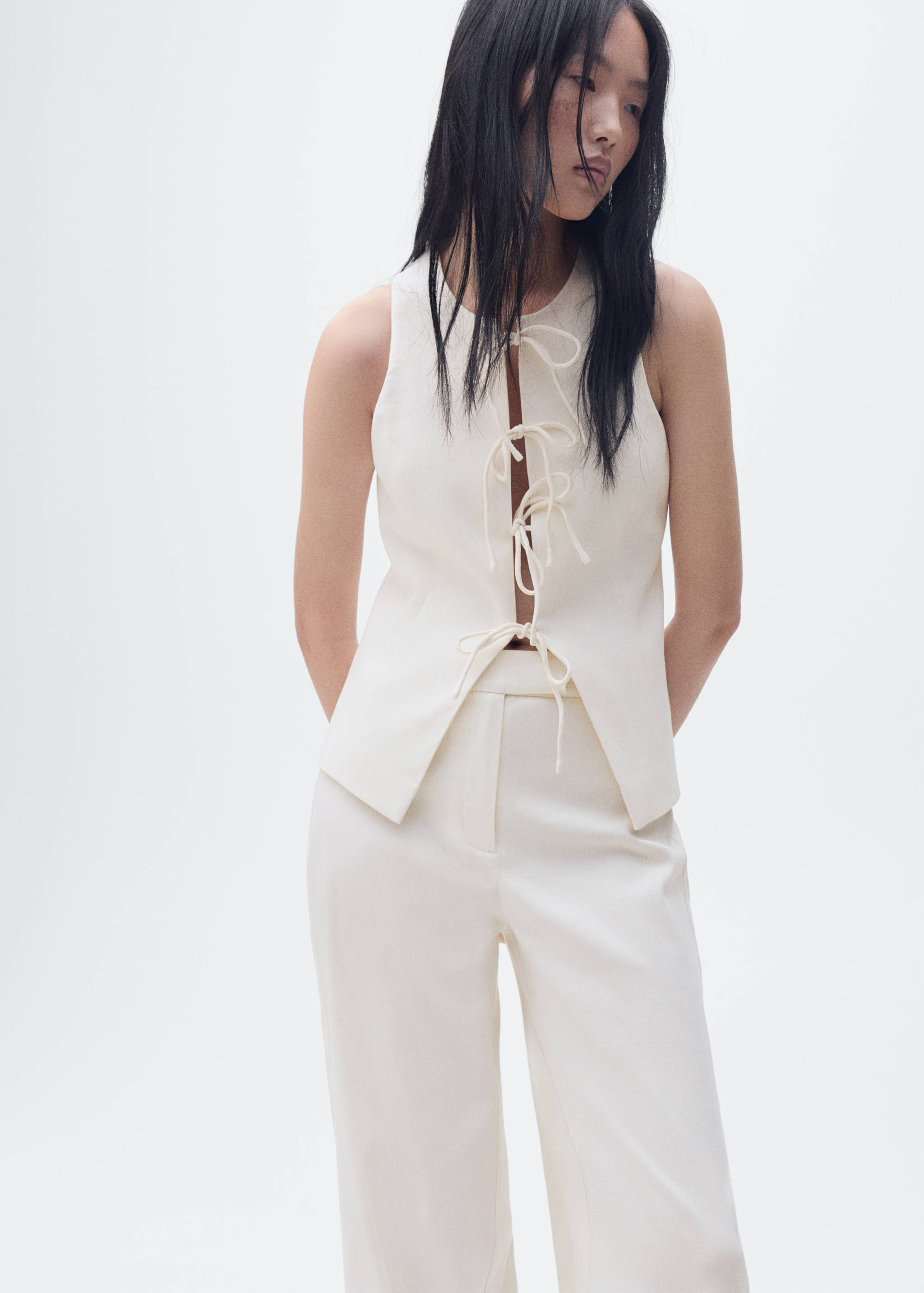 Straight mid-rise trousers - Details of the article 1