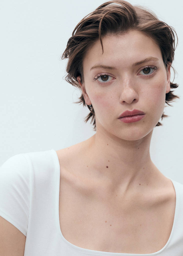 Short-sleeved ruffled top — White