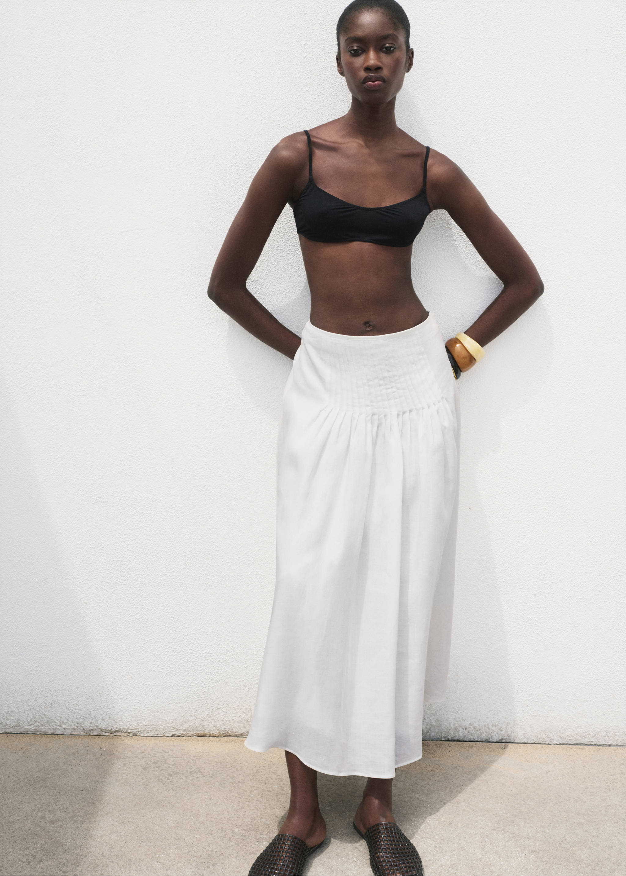 Ramie pleated skirt - Details of the article 2, White. Ref: 87077187-00.