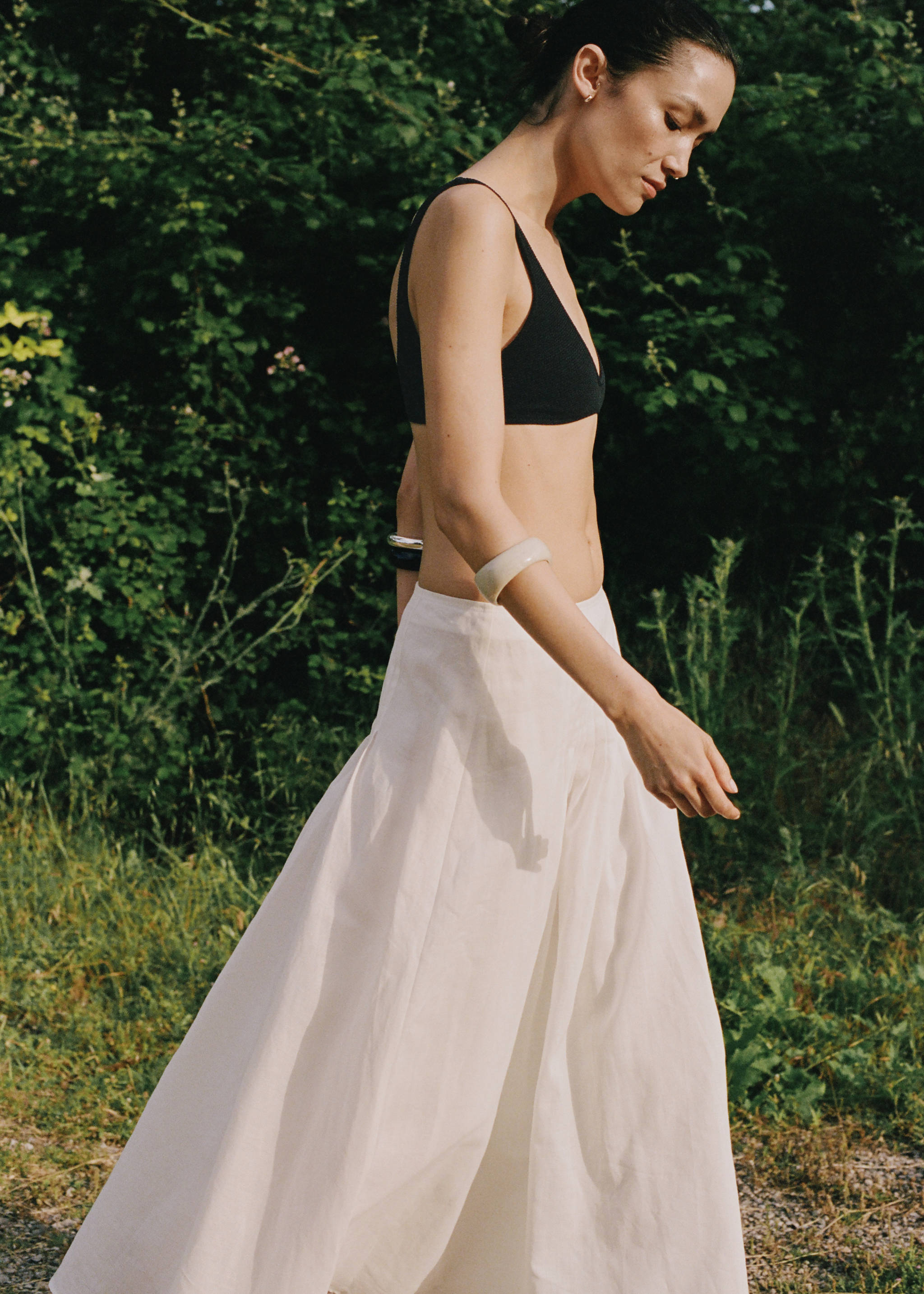 Ramie pleated skirt - Details of the article 9, White. Ref: 87077187-00.