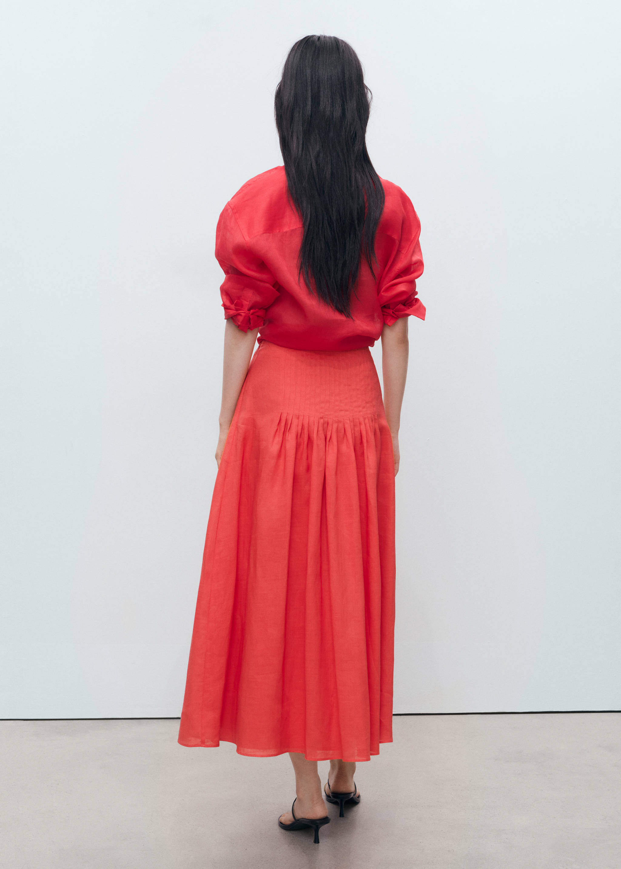 Ramie pleated skirt - Reverse of the article