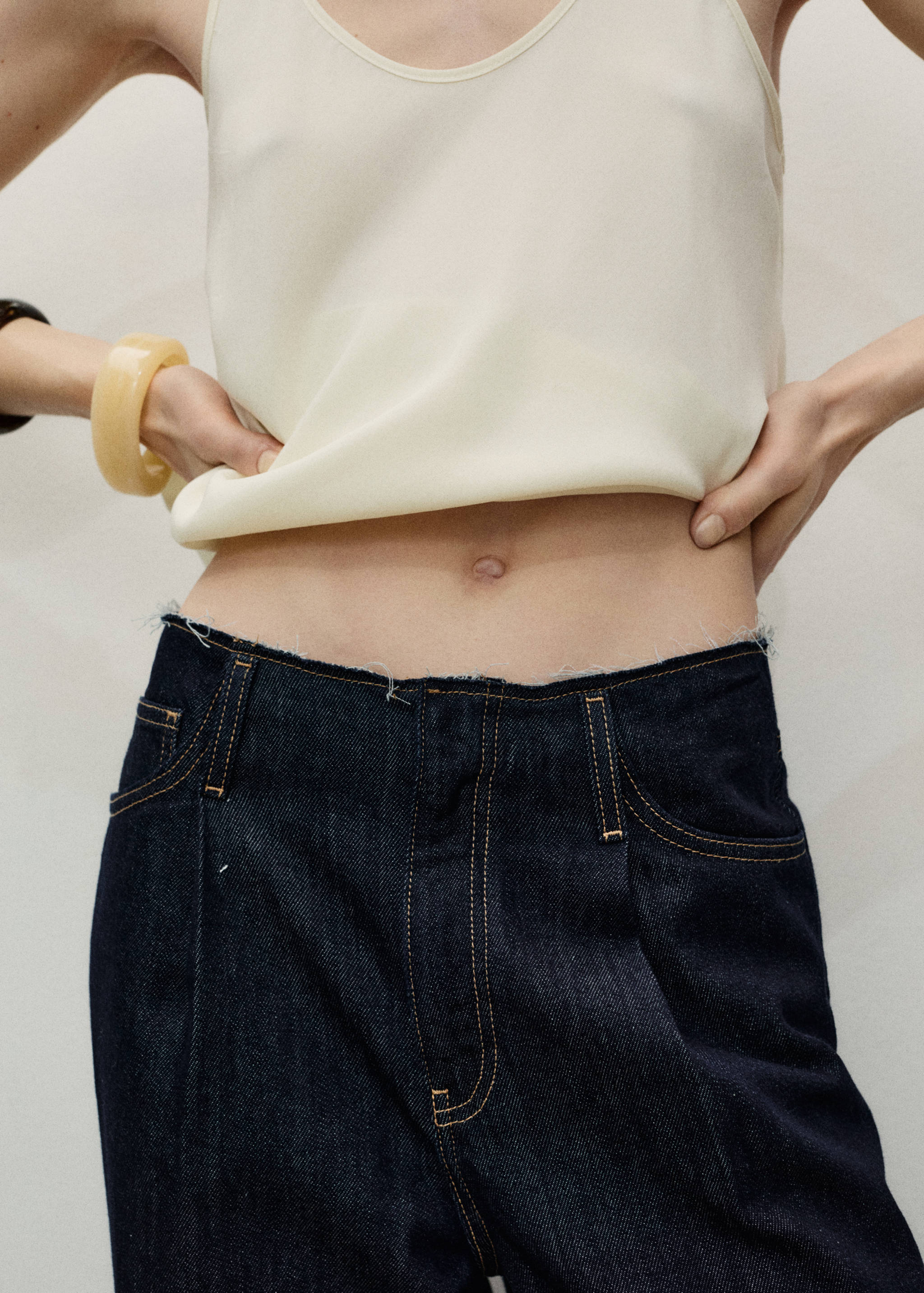 Calças de ganga wideleg com cintura desfiada - Pormenor do artigo 6