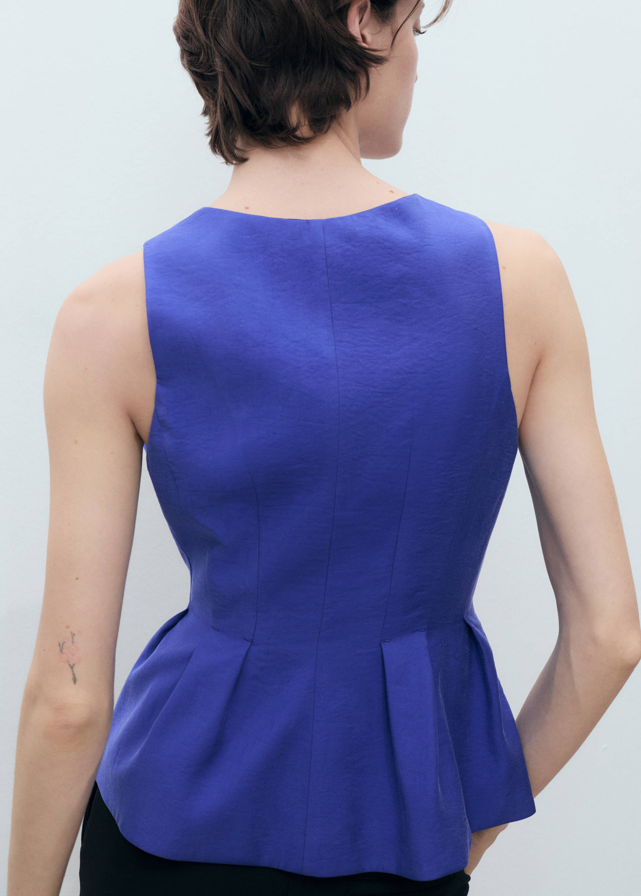 Top de modal com gola em V - Verso do artigo