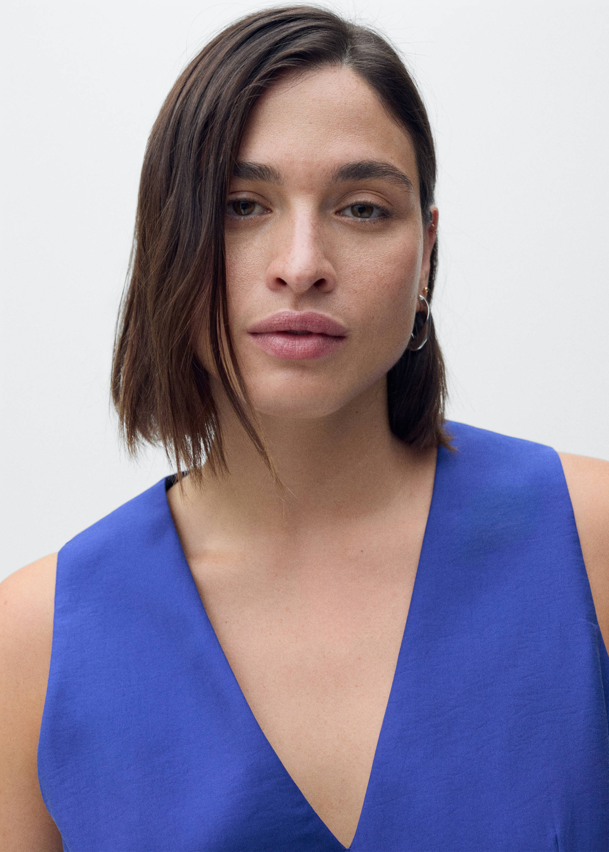 Top de modal com gola em V - Pormenor do artigo 4