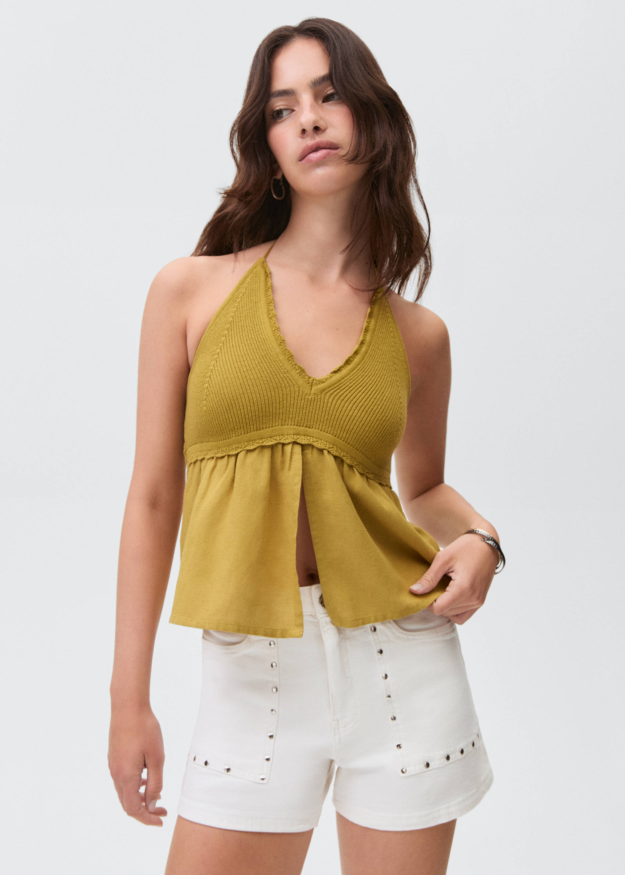 Short en jean à clous - Plan moyen