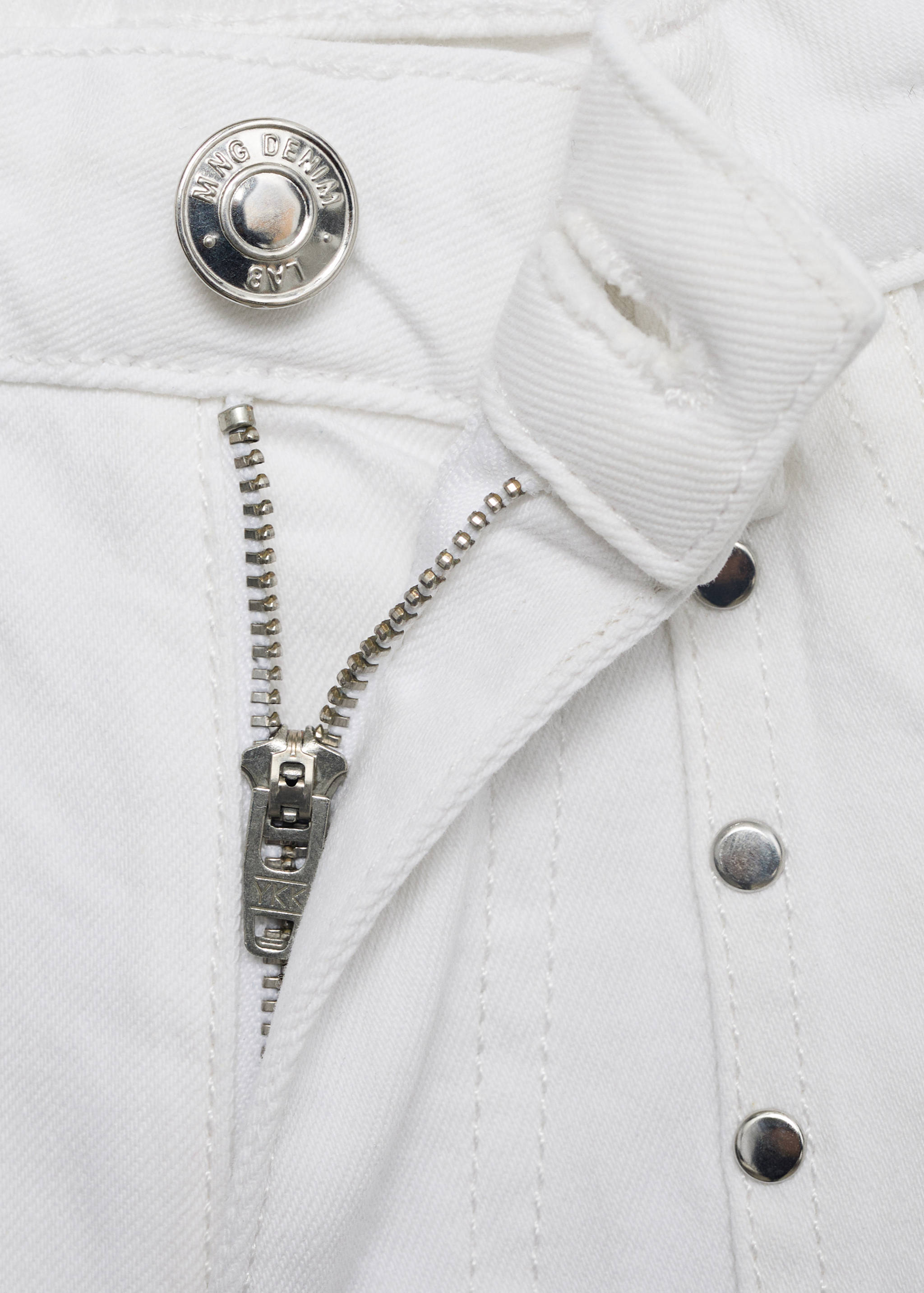 Short en jean à clous - Détail de l'article 0