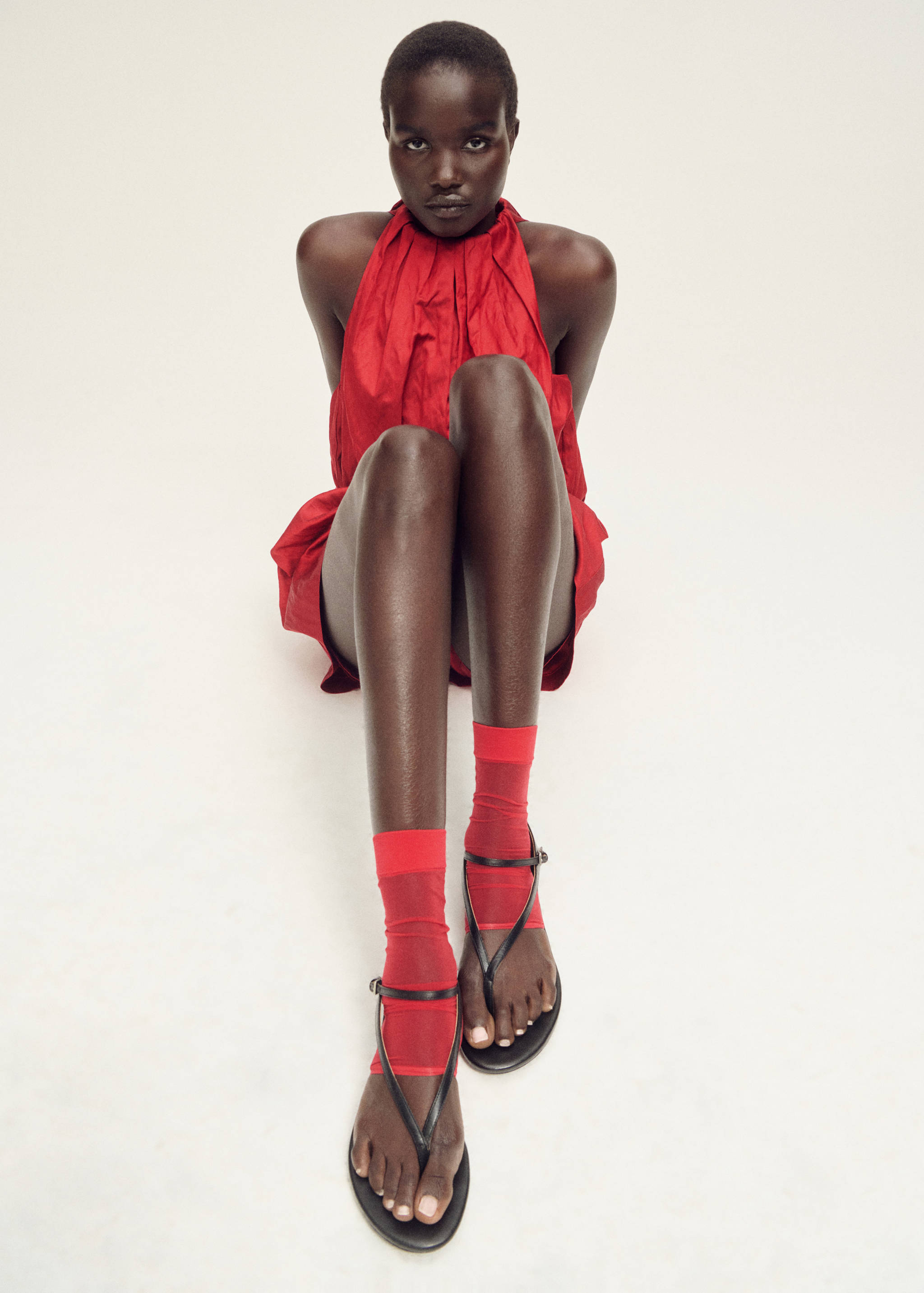 Λεπτές ημιδιάφανες κάλτσες με άνοιγμα - Γενικό πλάνο