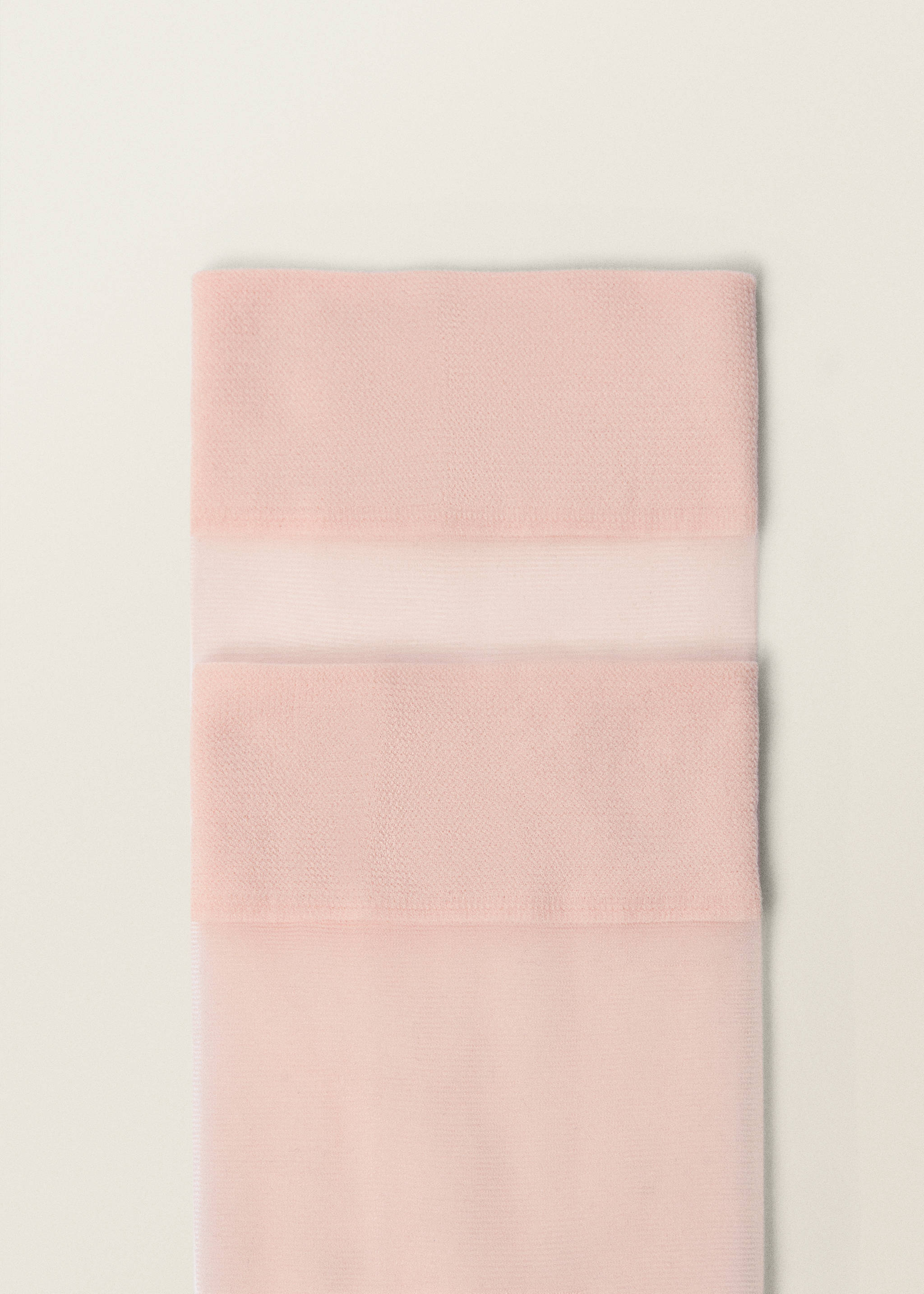 Λεπτές ημιδιάφανες κάλτσες με άνοιγμα - Μεσαίο πλάνο