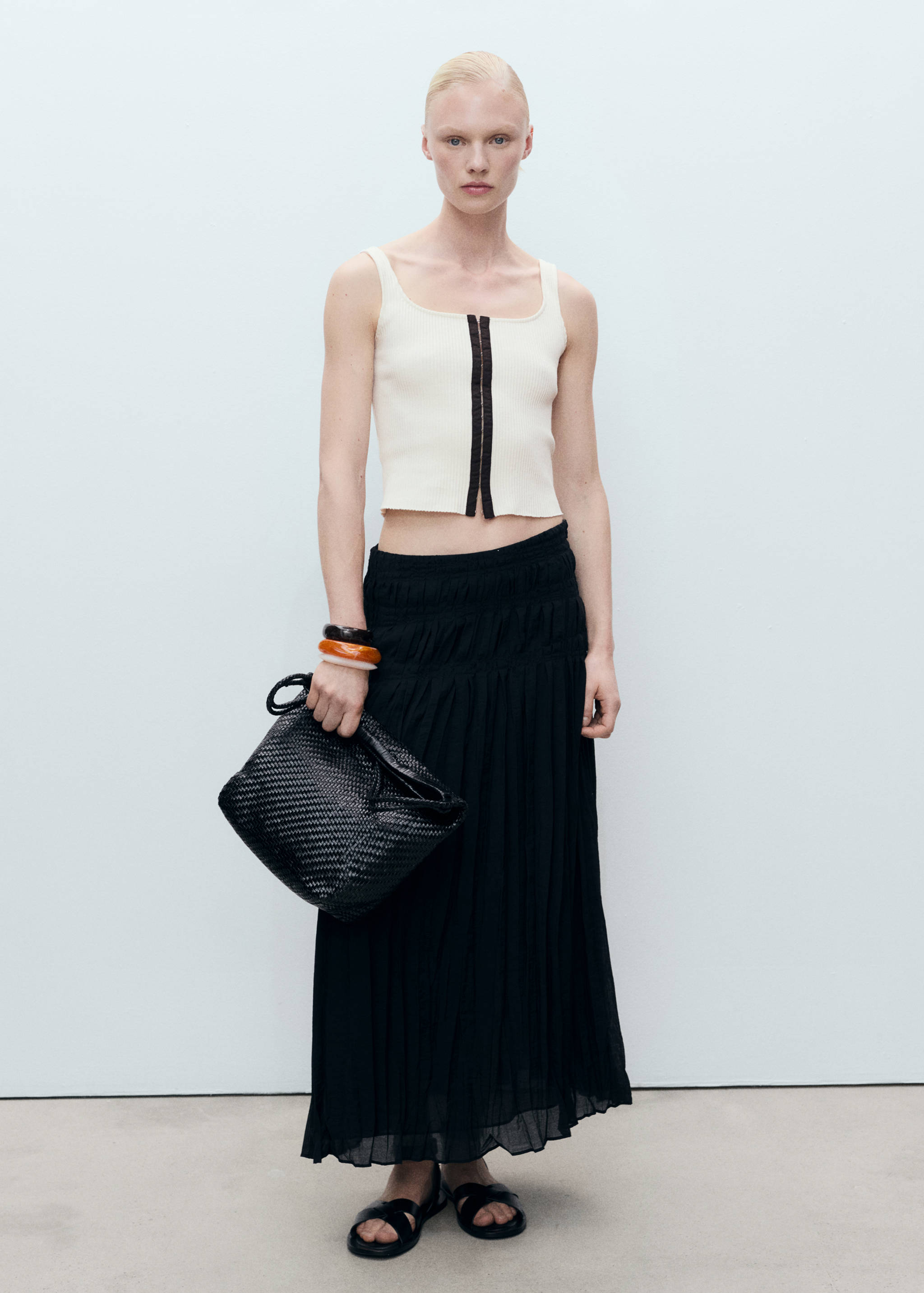 Cotton top with contrasting closure - General plane