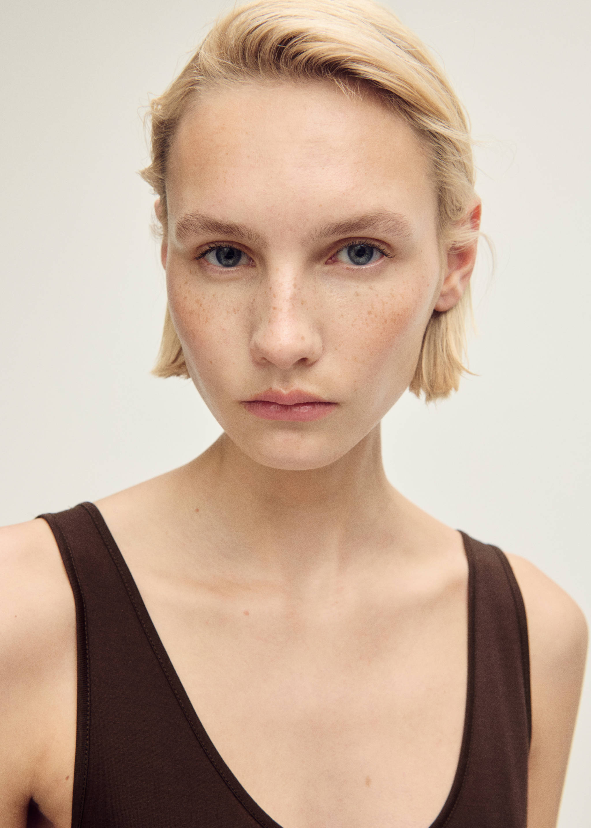 Lyocell top met die uitgesneden halslijn - Detail van het artikel 1