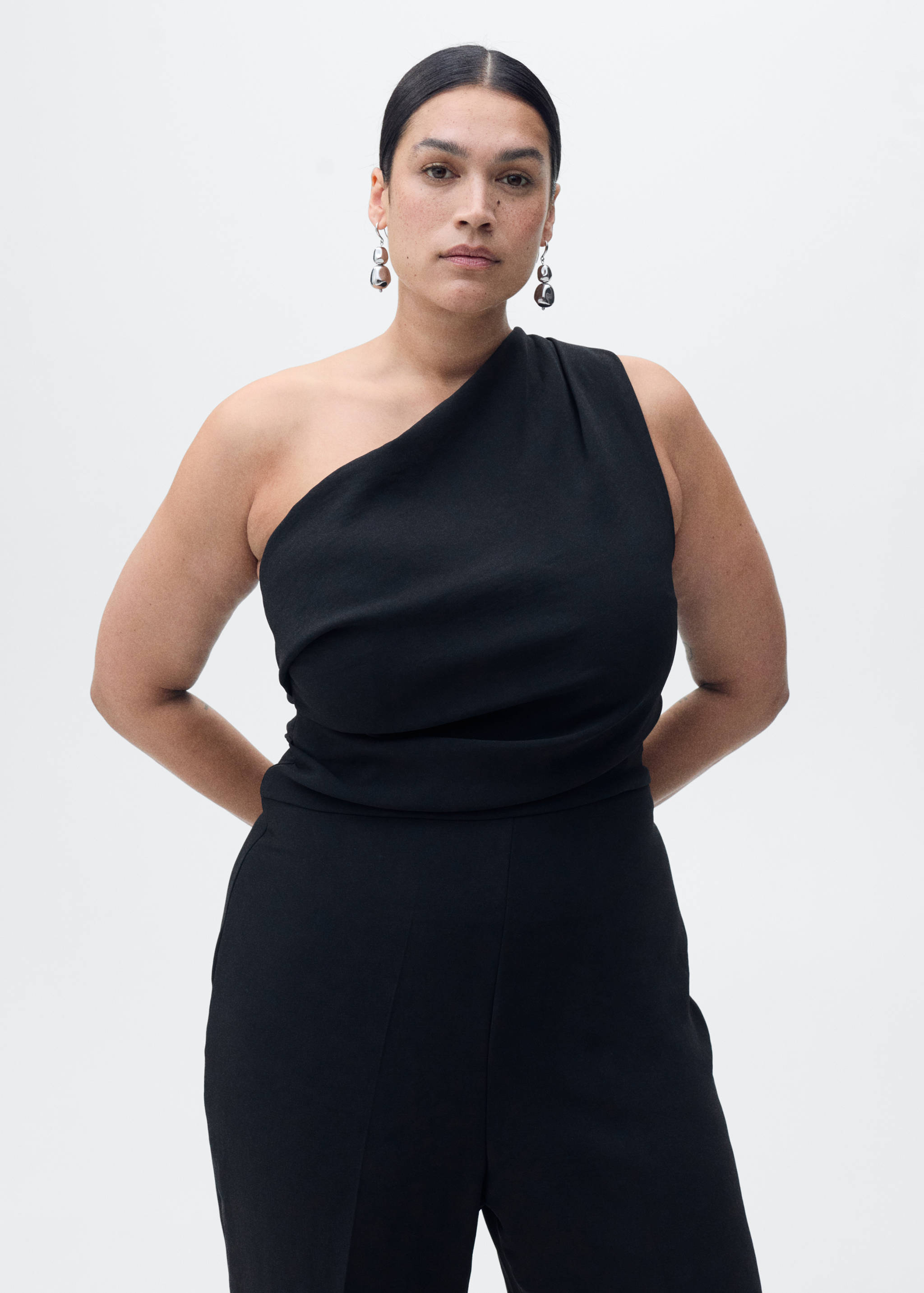 Asymmetrical jumpsuit with draped detail - Details of the article 5