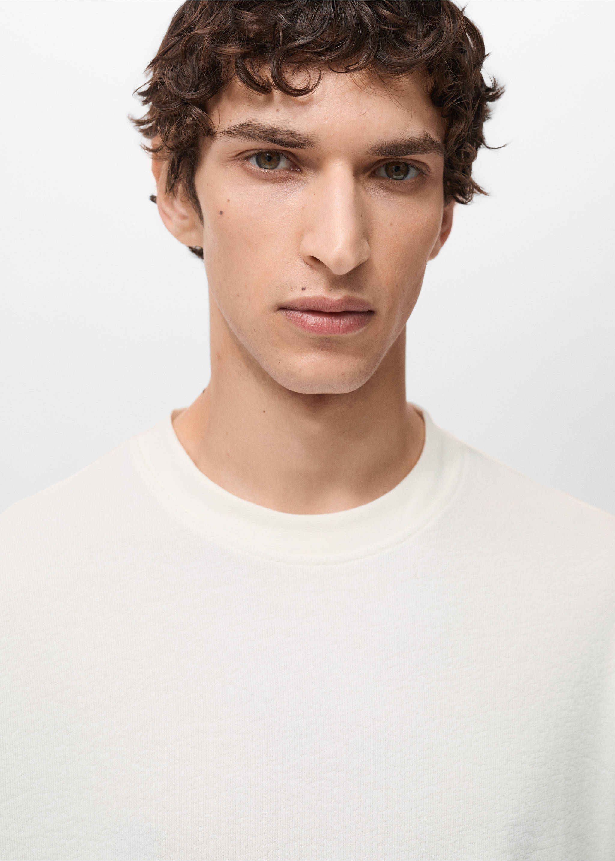Relaxed-fit T-shirt met structuur - Detail van het artikel 1, Ecru. Ref: 87077901-00.