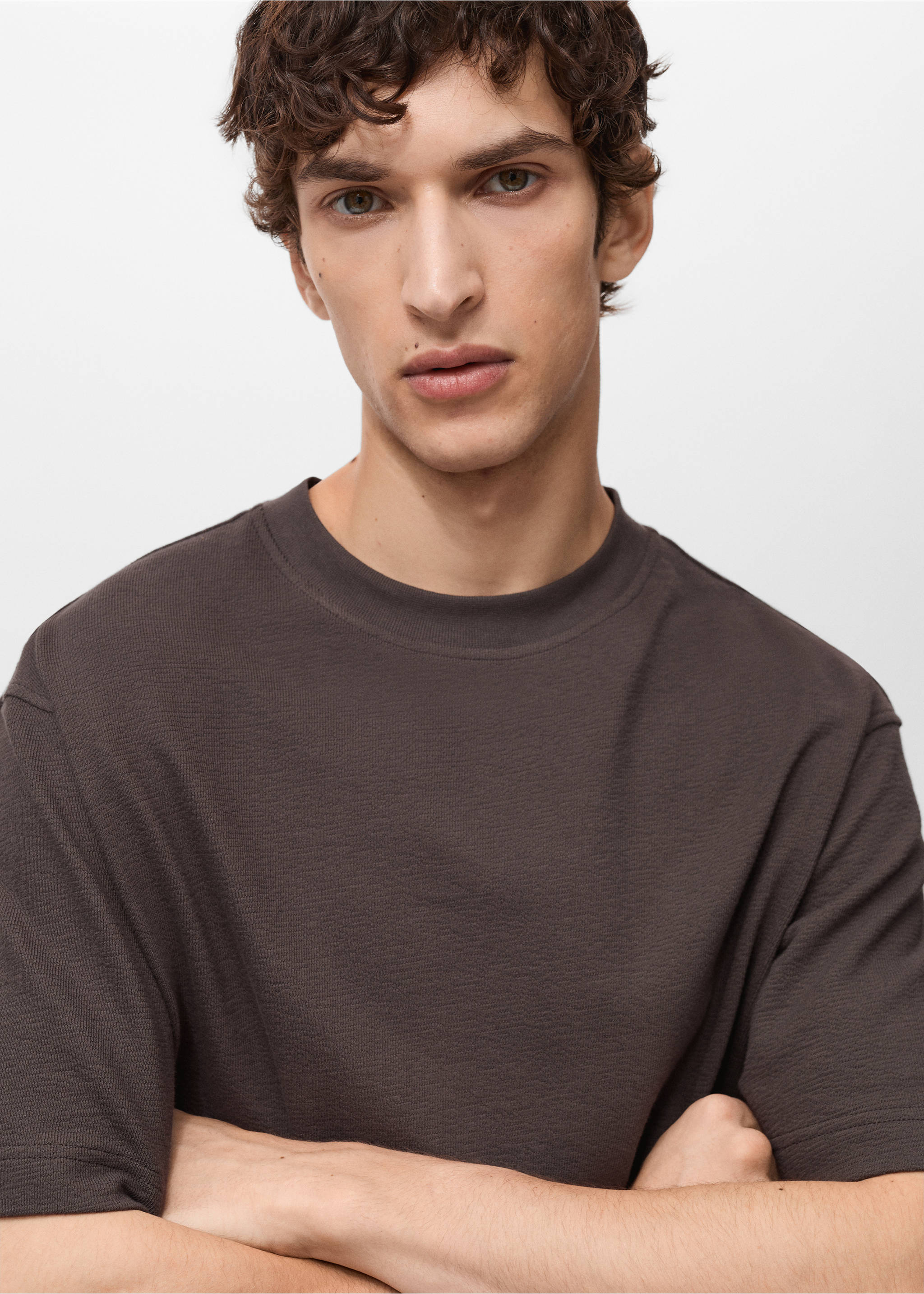 Relaxed-fit T-shirt met structuur - Detail van het artikel 1, Chocoladebruin. Ref: 87077901-00.