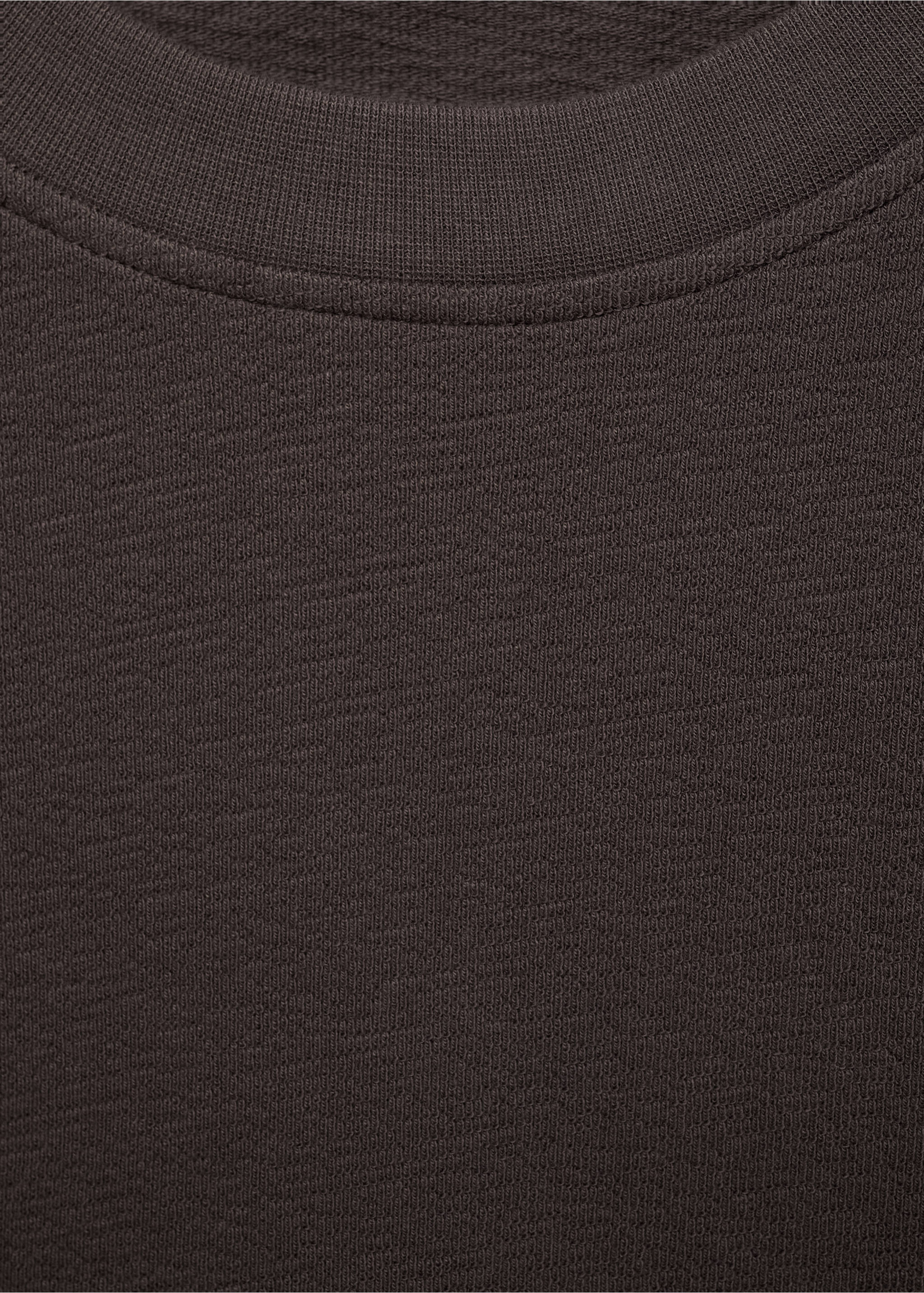 Relaxed-fit T-shirt met structuur - Detail van het artikel 8, Chocoladebruin. Ref: 87077901-00.