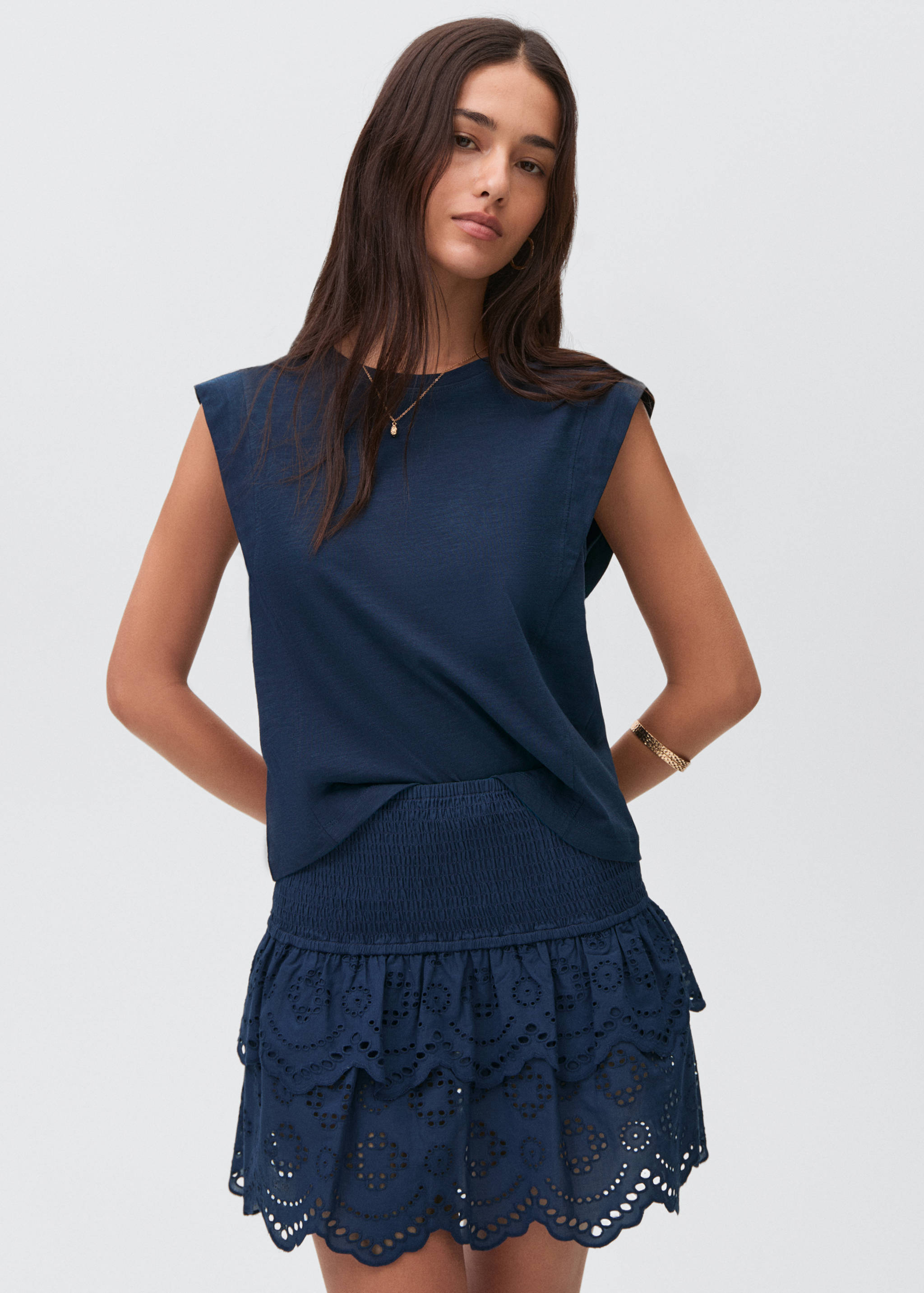 Rüschenrock mit Schweizer Stickerei - Mittlere Ansicht