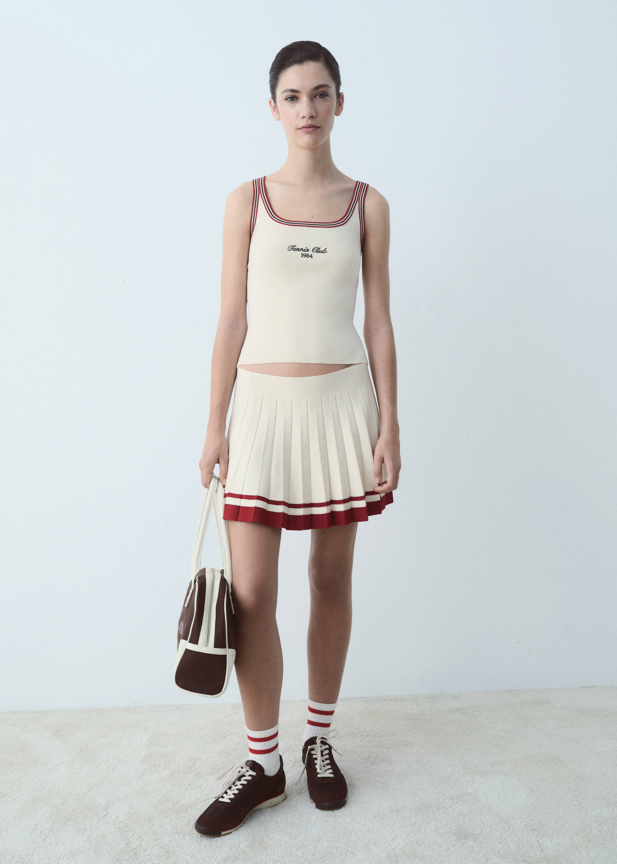 Pleated skirt with contrasting finish - General plane