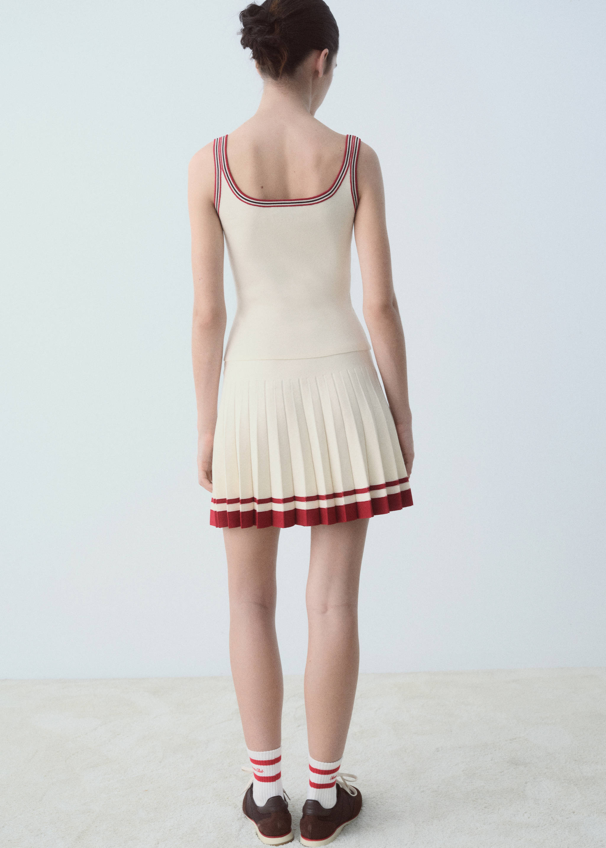 Pleated skirt with contrasting finish - Reverse of the article