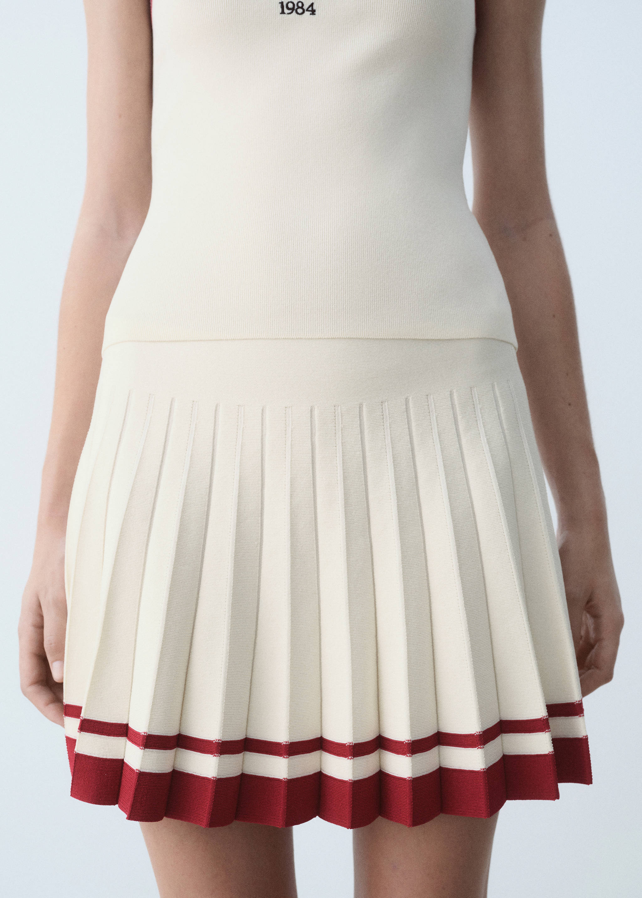 Pleated skirt with contrasting finish - Details of the article 6