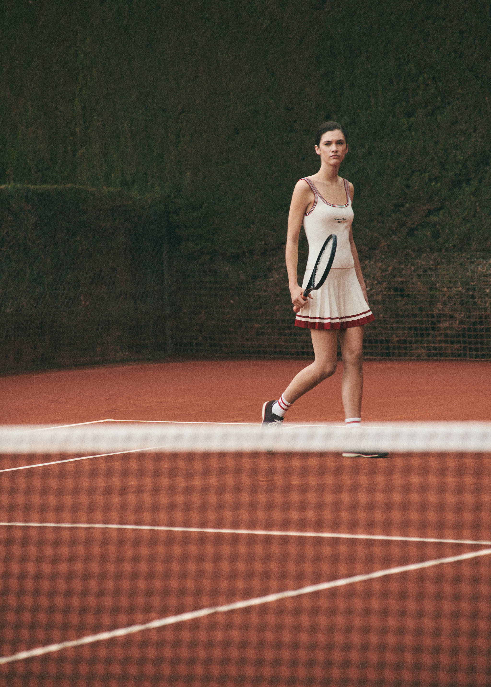 Pleated skirt with contrasting finish - Details of the article 7