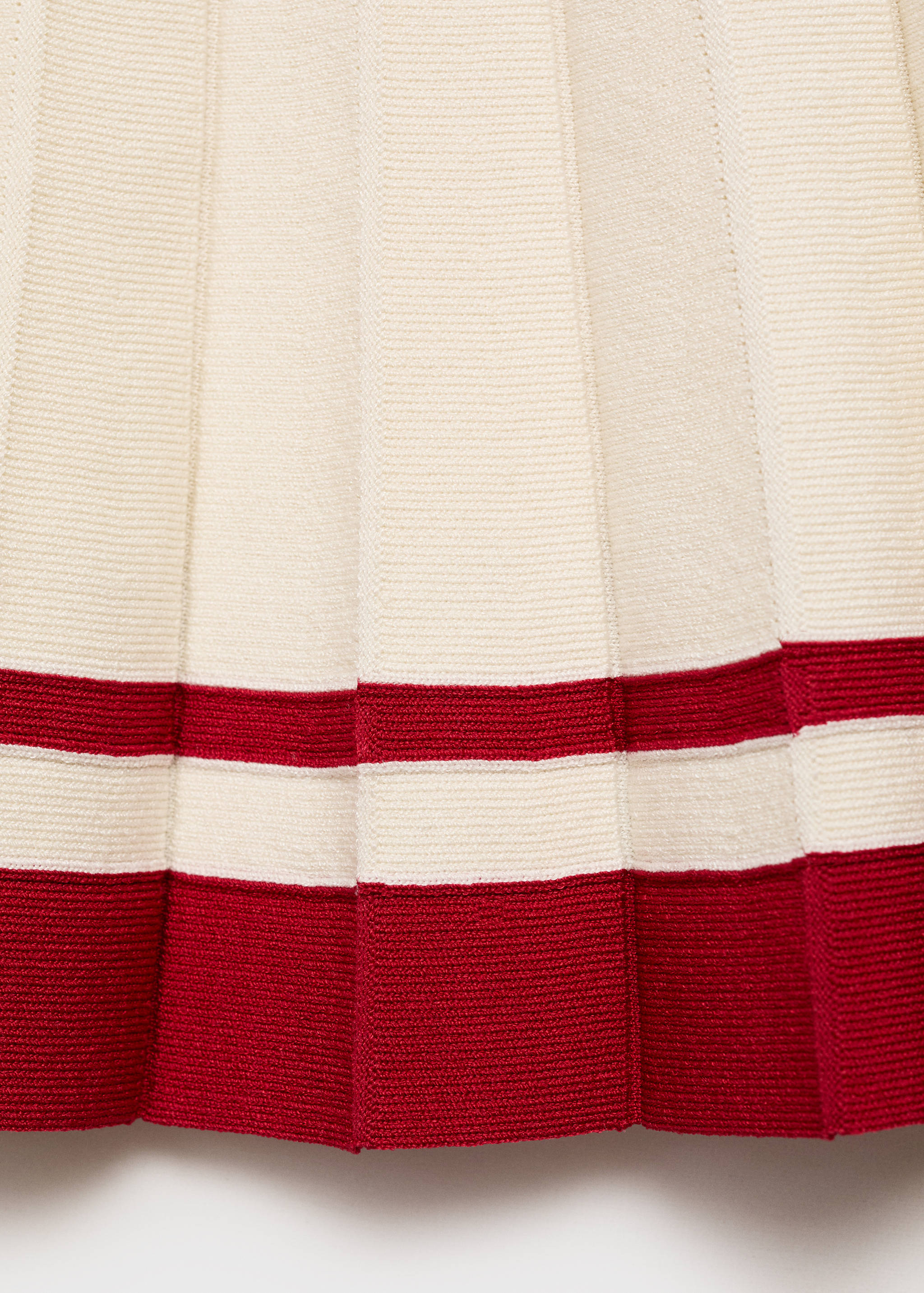 Pleated skirt with contrasting finish - Details of the article 0