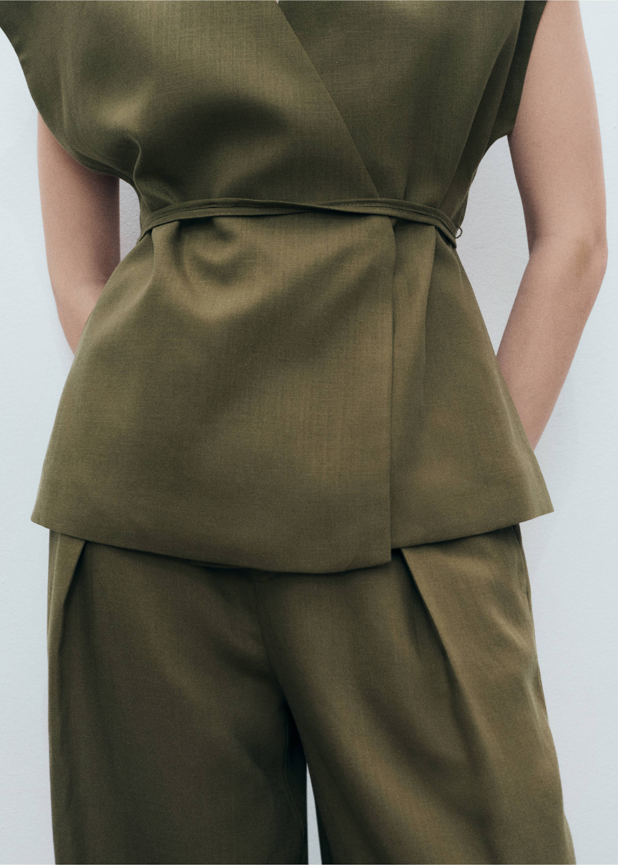Olive green sleeveless wrap top with a slim tie belt., Khaki. Ref: 87078640-00.