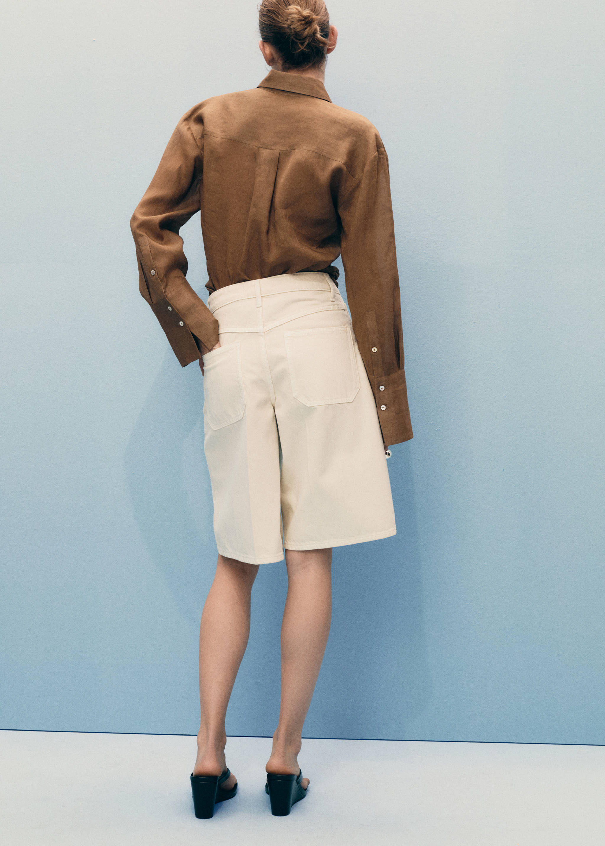 Denimbermudas med hög midja - Artikelns baksida