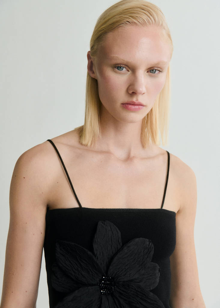 Maxi-flower knitted top with straps — Black