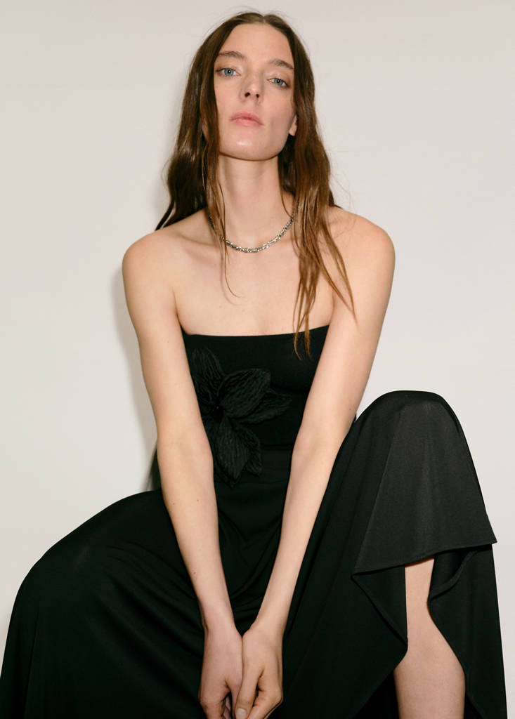 Maxi-flower knitted top with straps — Black