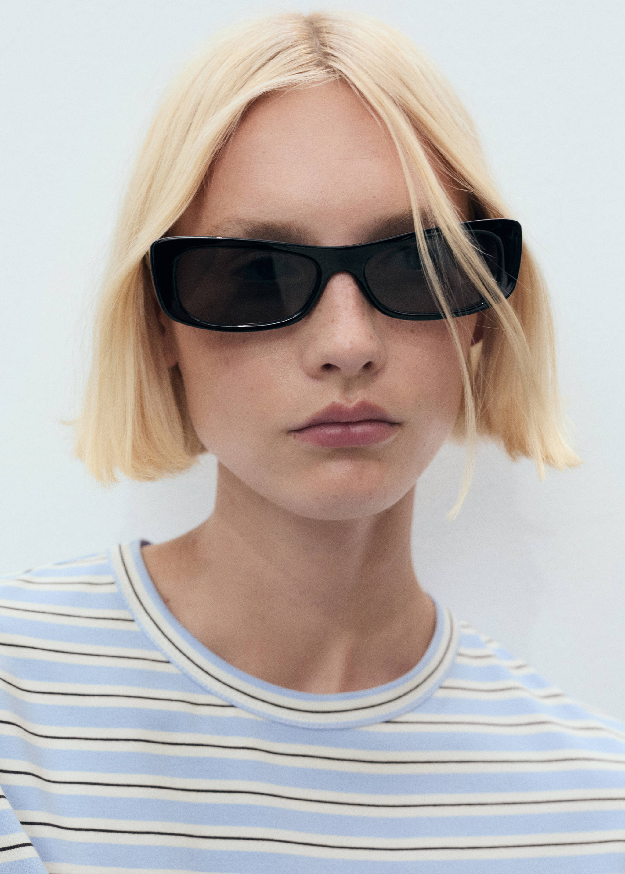 Short striped dress with knot - Details of the article 1