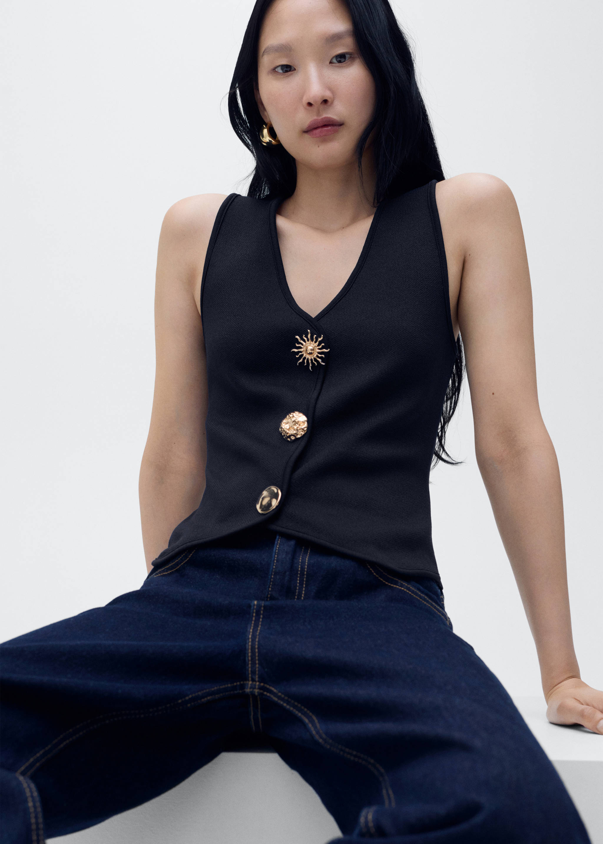 Strickjacke mit Schmuckknöpfen - Detail des Artikels 2