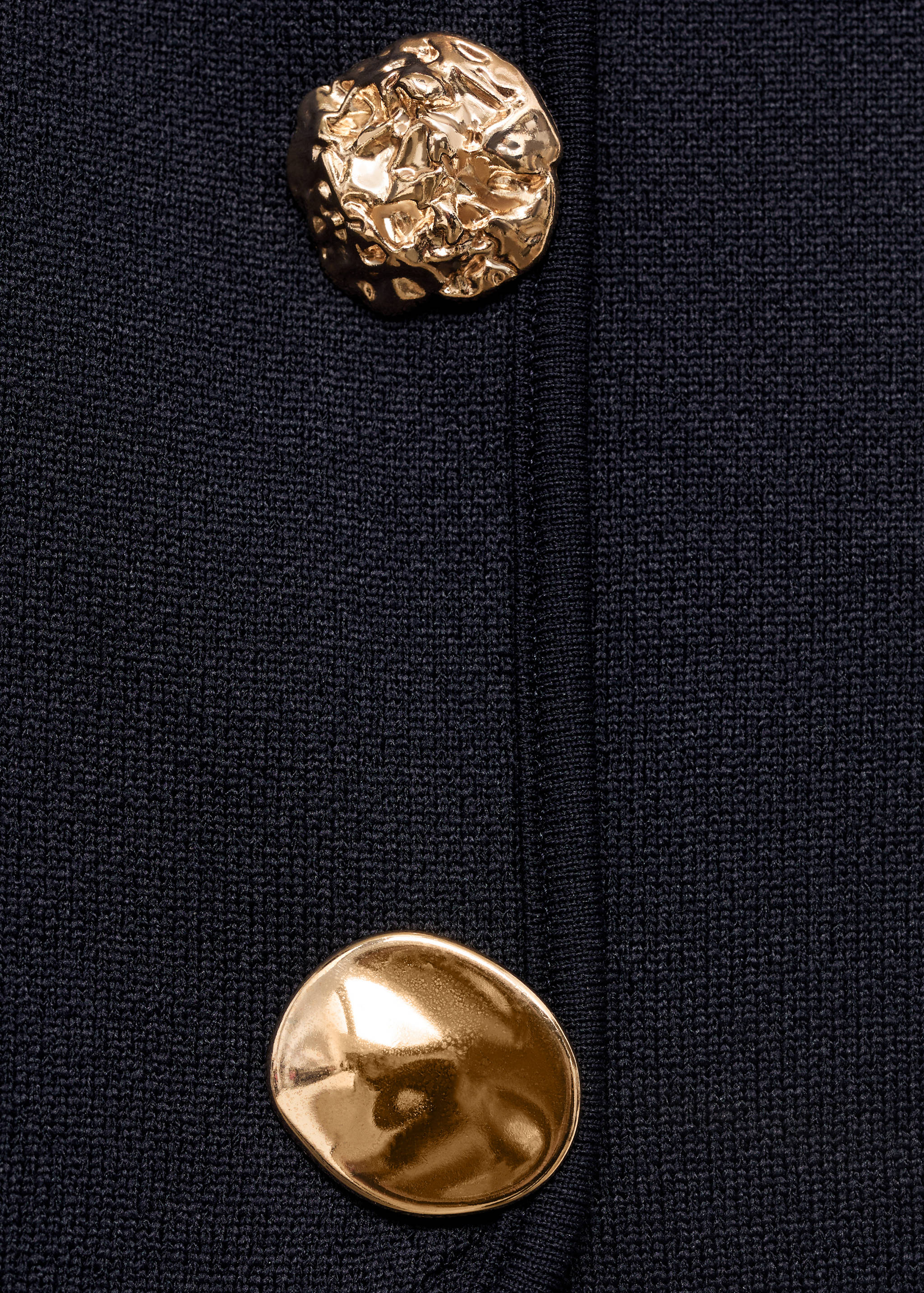 Strickjacke mit Schmuckknöpfen - Detail des Artikels 0