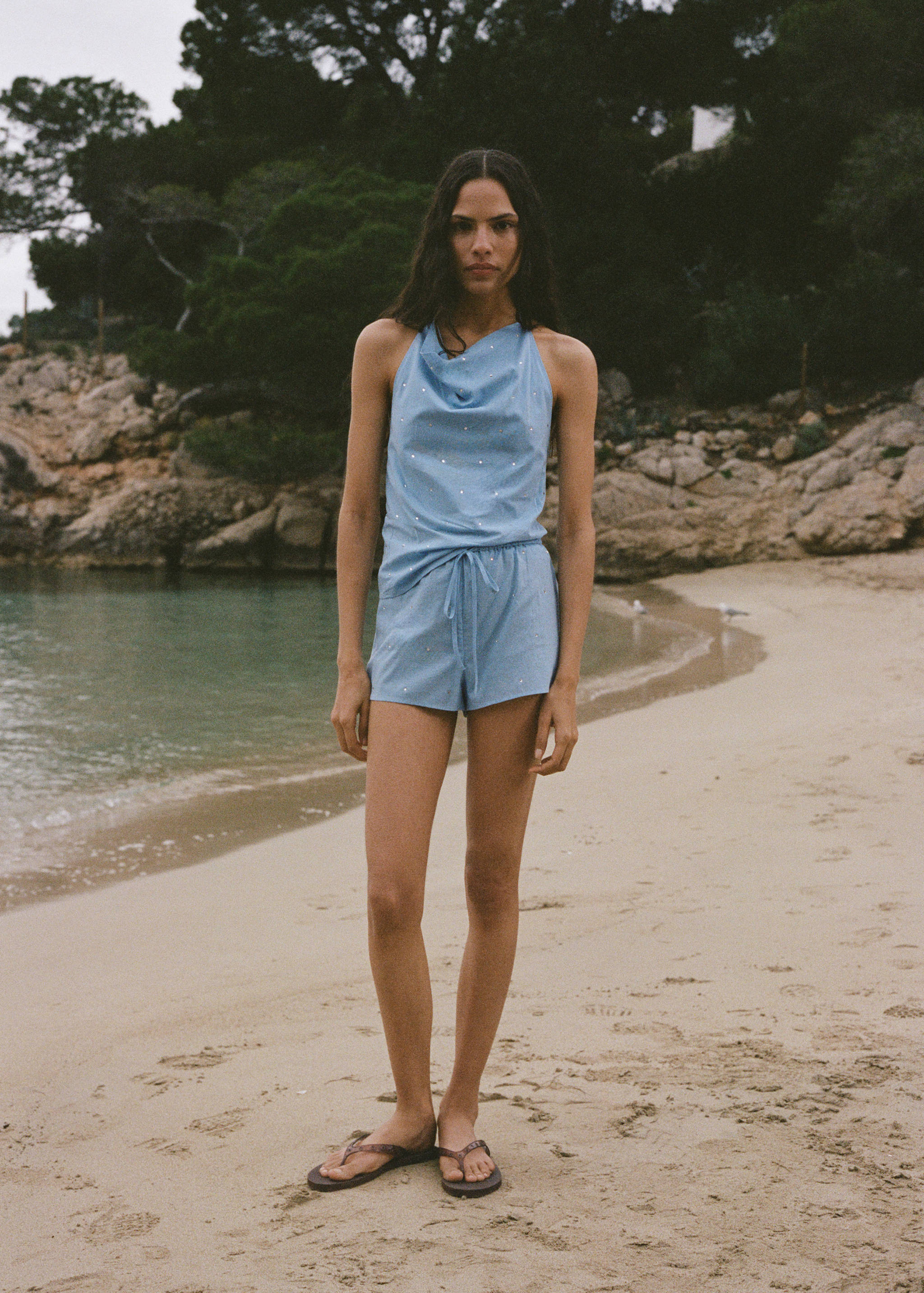 Top halter de algodão com pormenor de strass - Plano geral