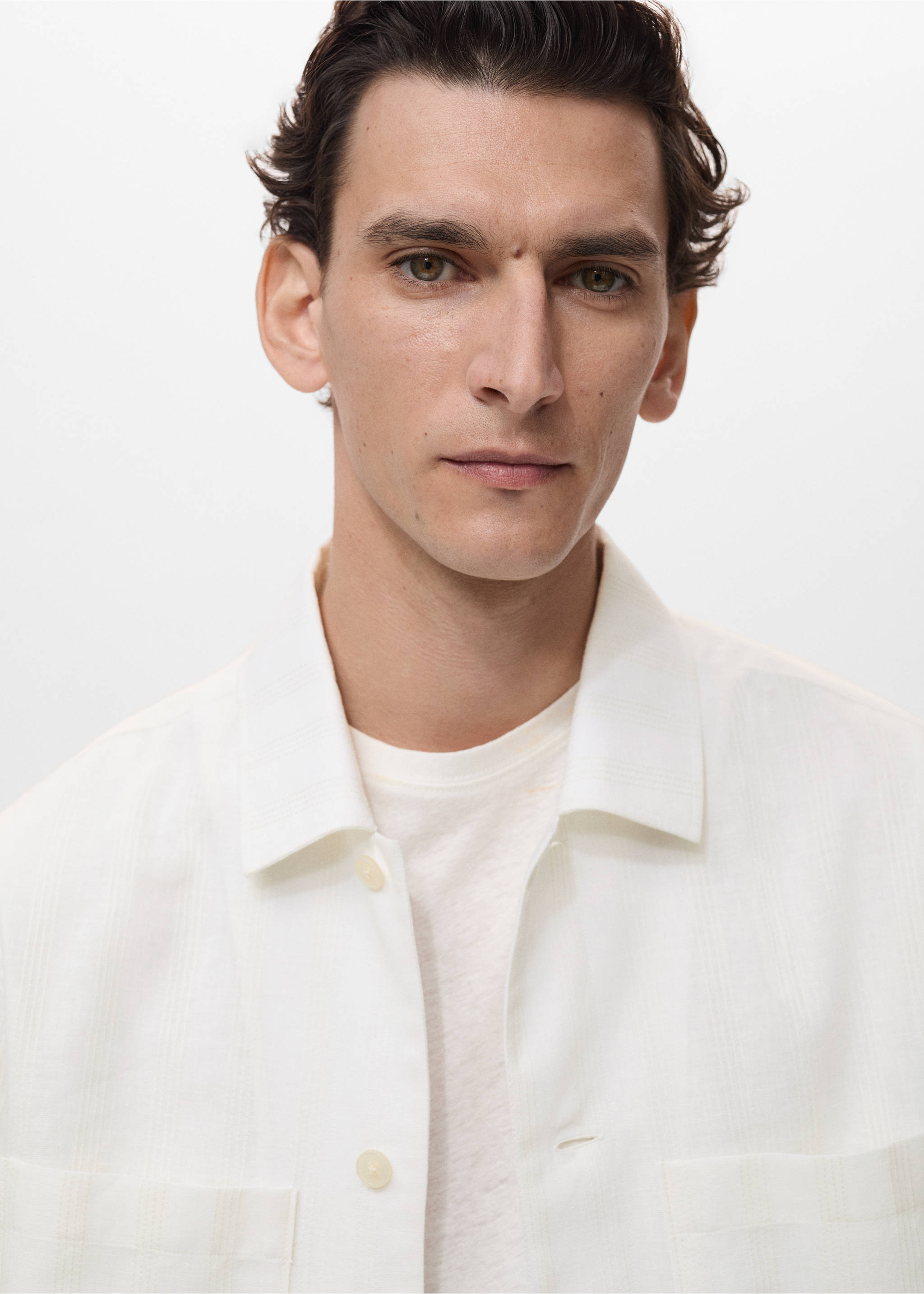 Linen-blend overshirt with pockets - Details of the article 1, Ecru. Ref: 87079216-00.