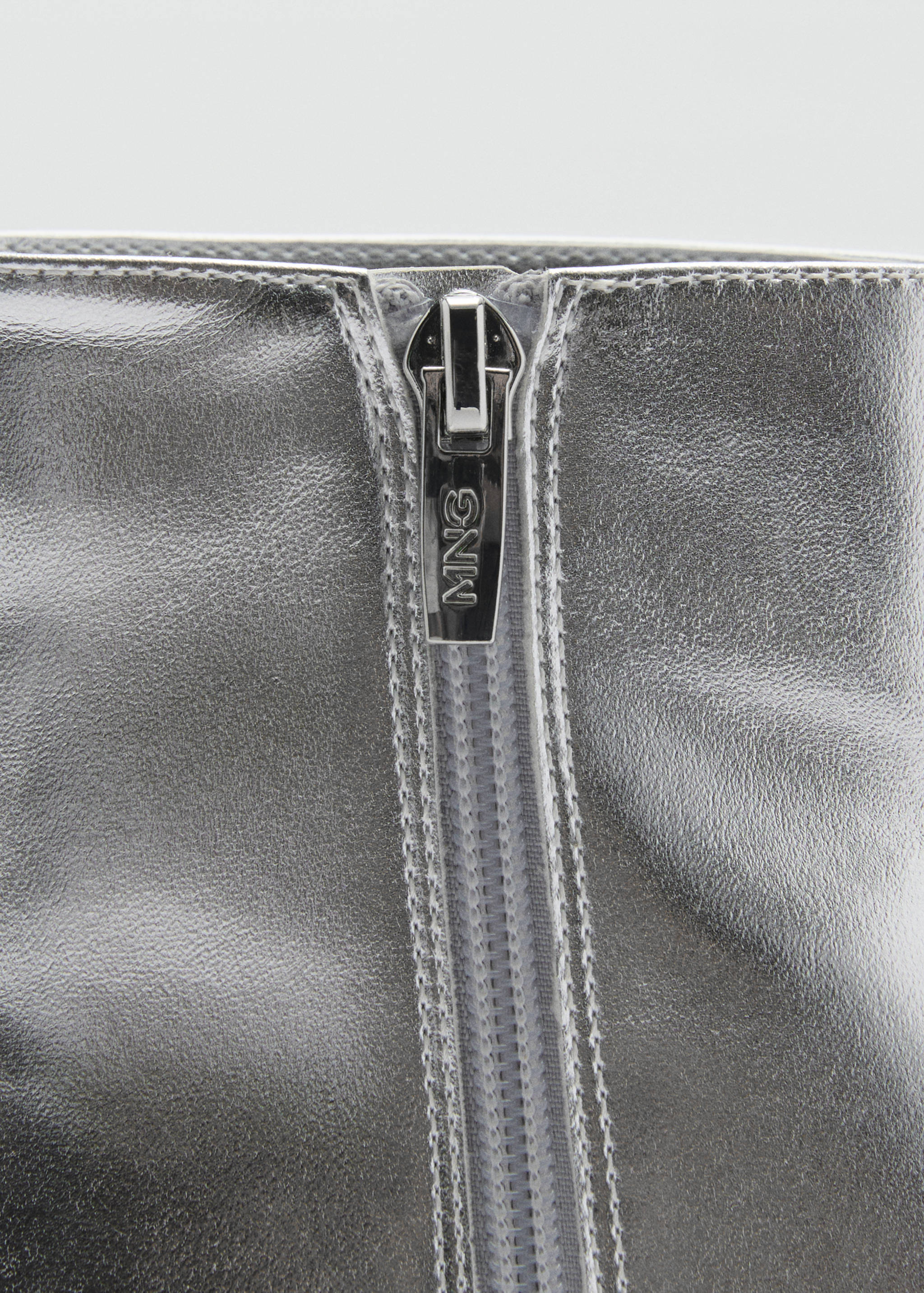 Metallic-effect pointed-toe boots - Details of the article 3