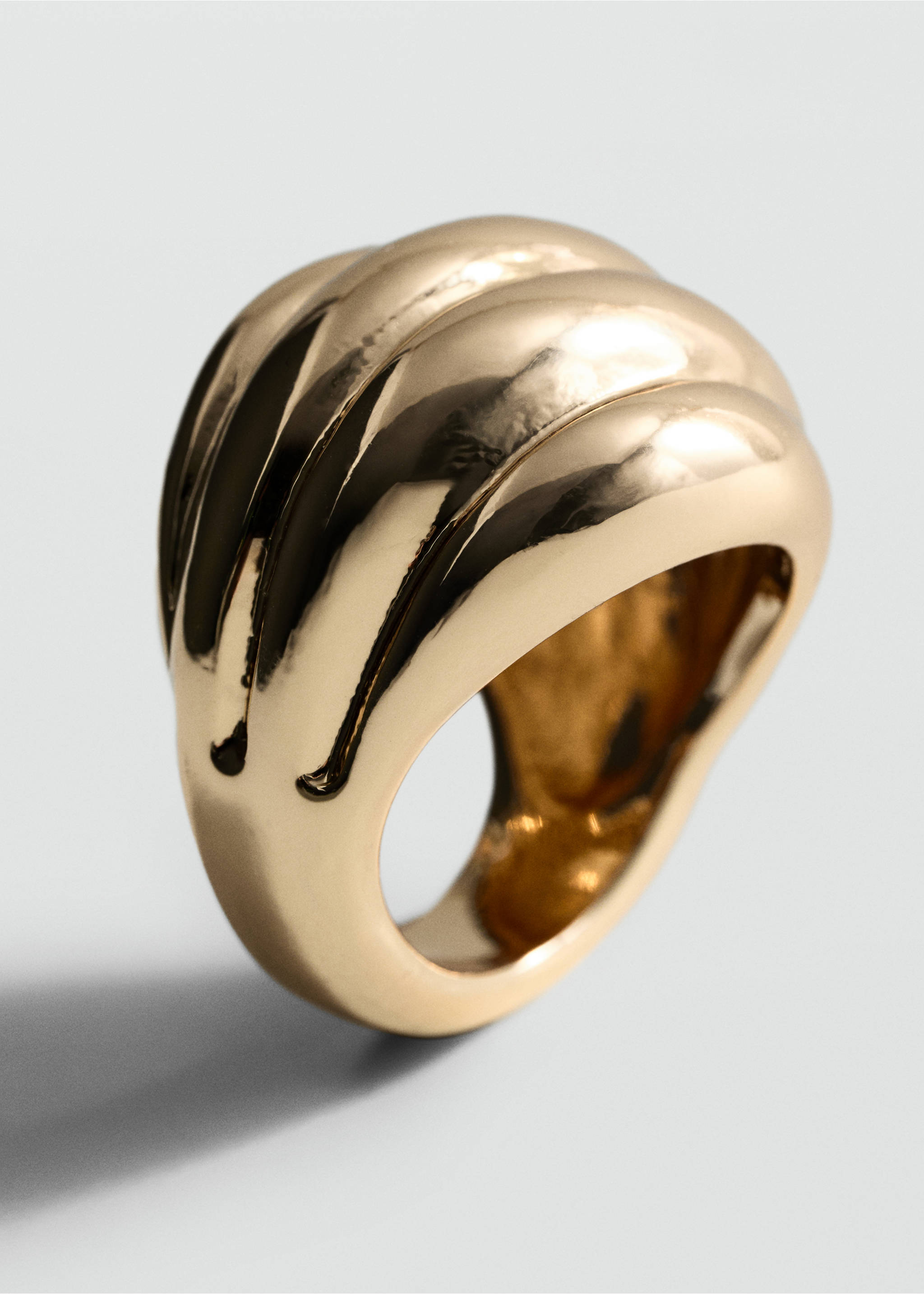 Anillo textura relieve - Plano medio, Oro. Ref: 87080438-00.