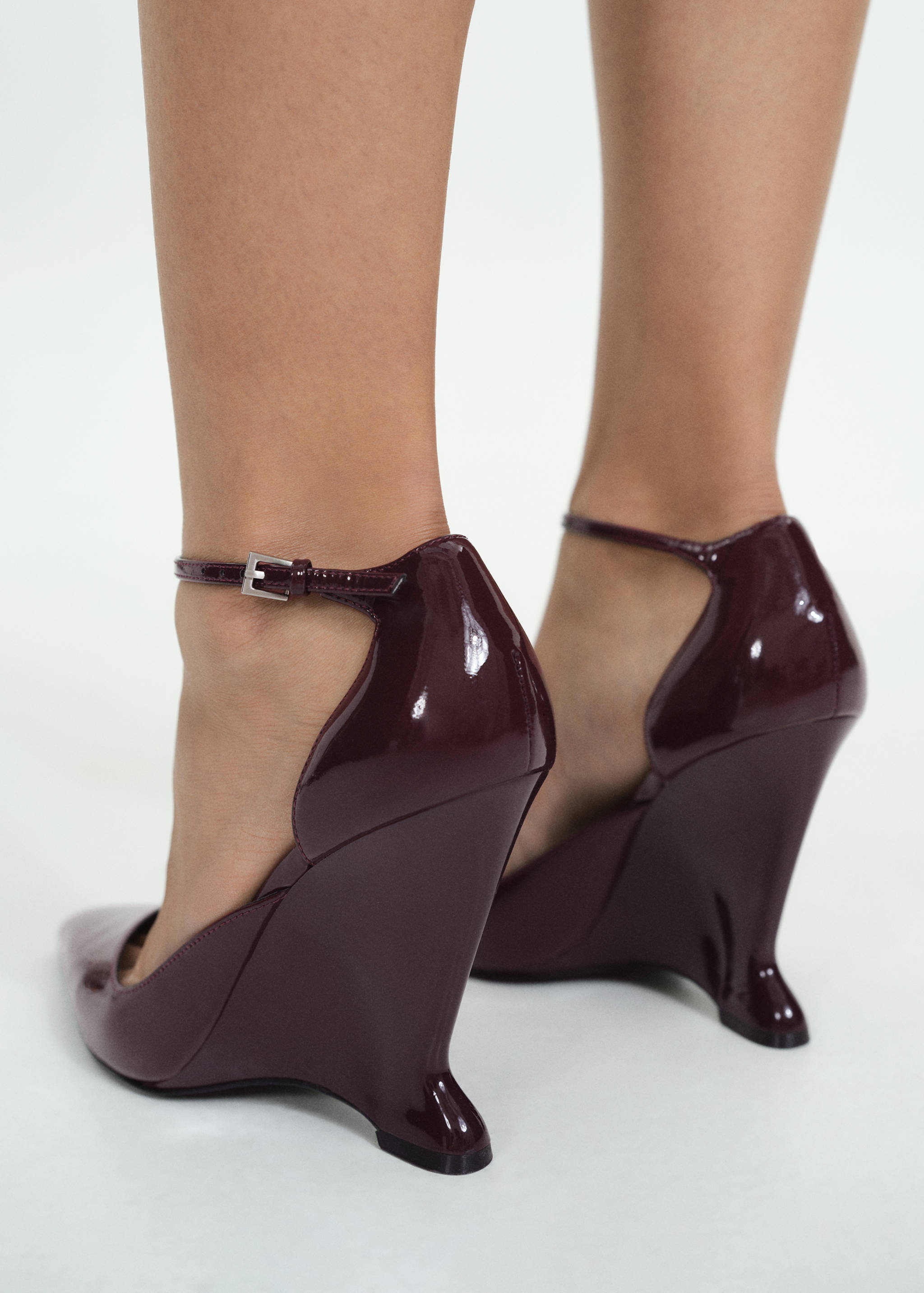 Curved-wedge leather shoes - Details of the article 9