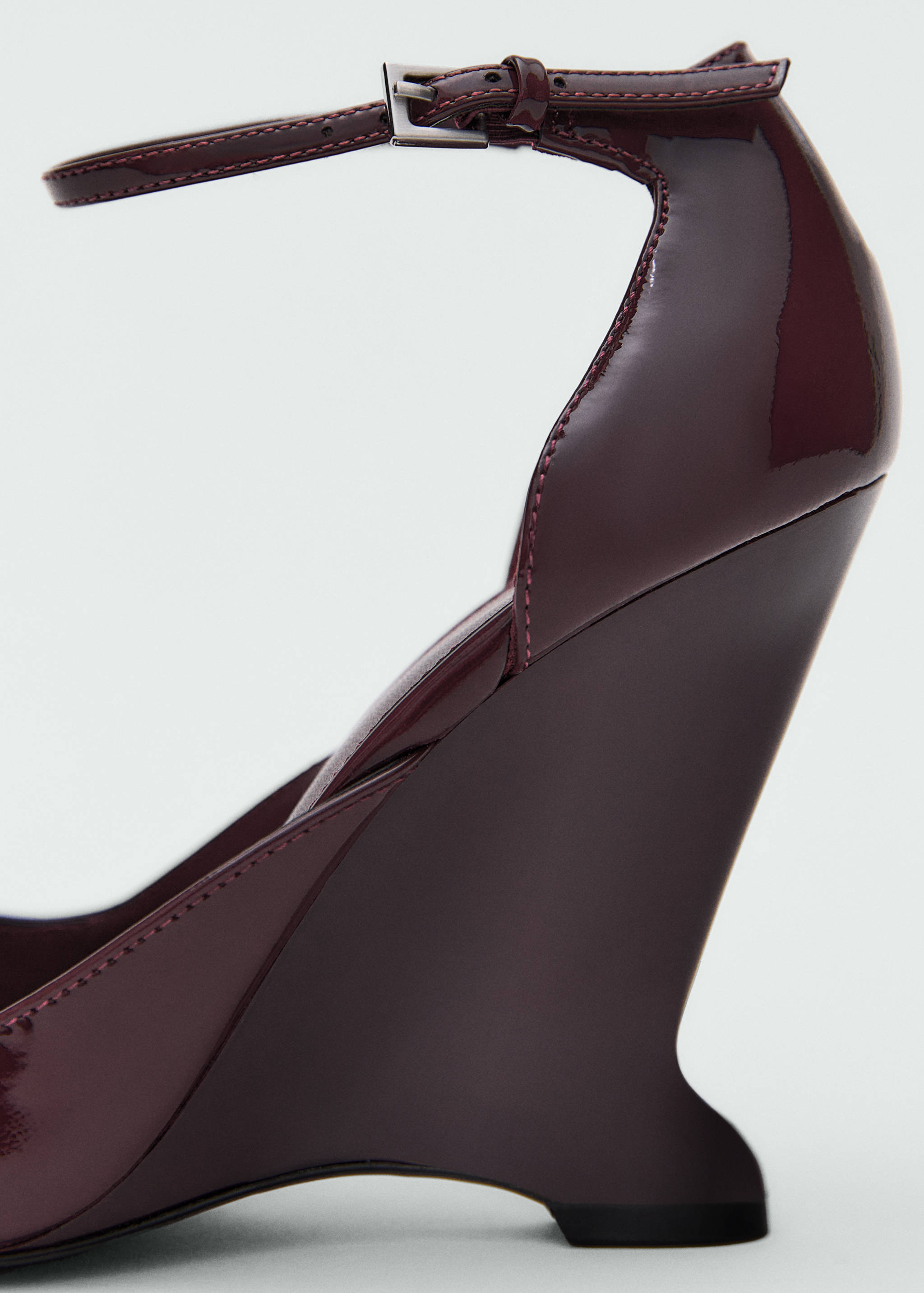 Curved-wedge leather shoes - Details of the article 1