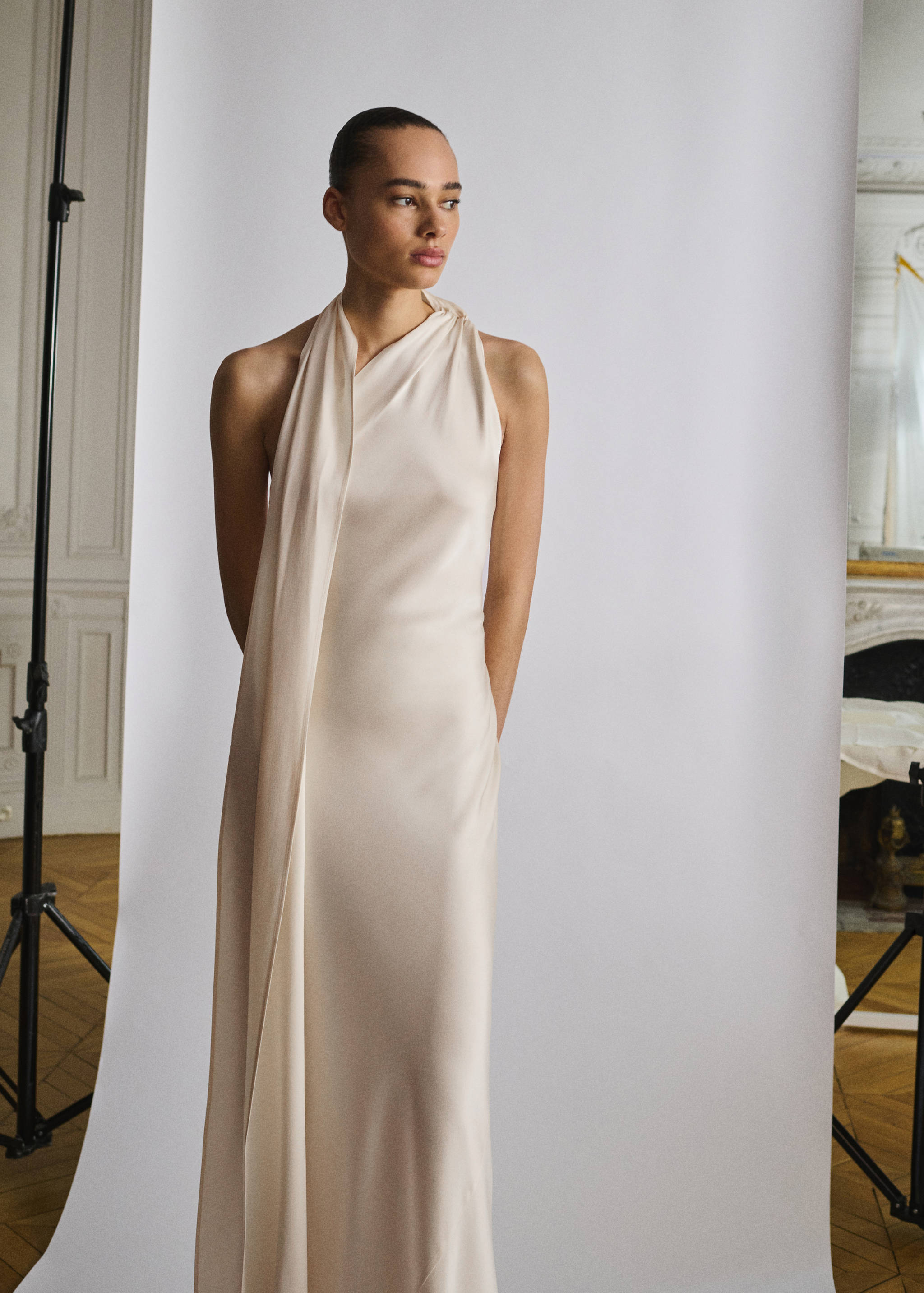 Aszimmetrikus ruha a nyakán masnival - Felezősík