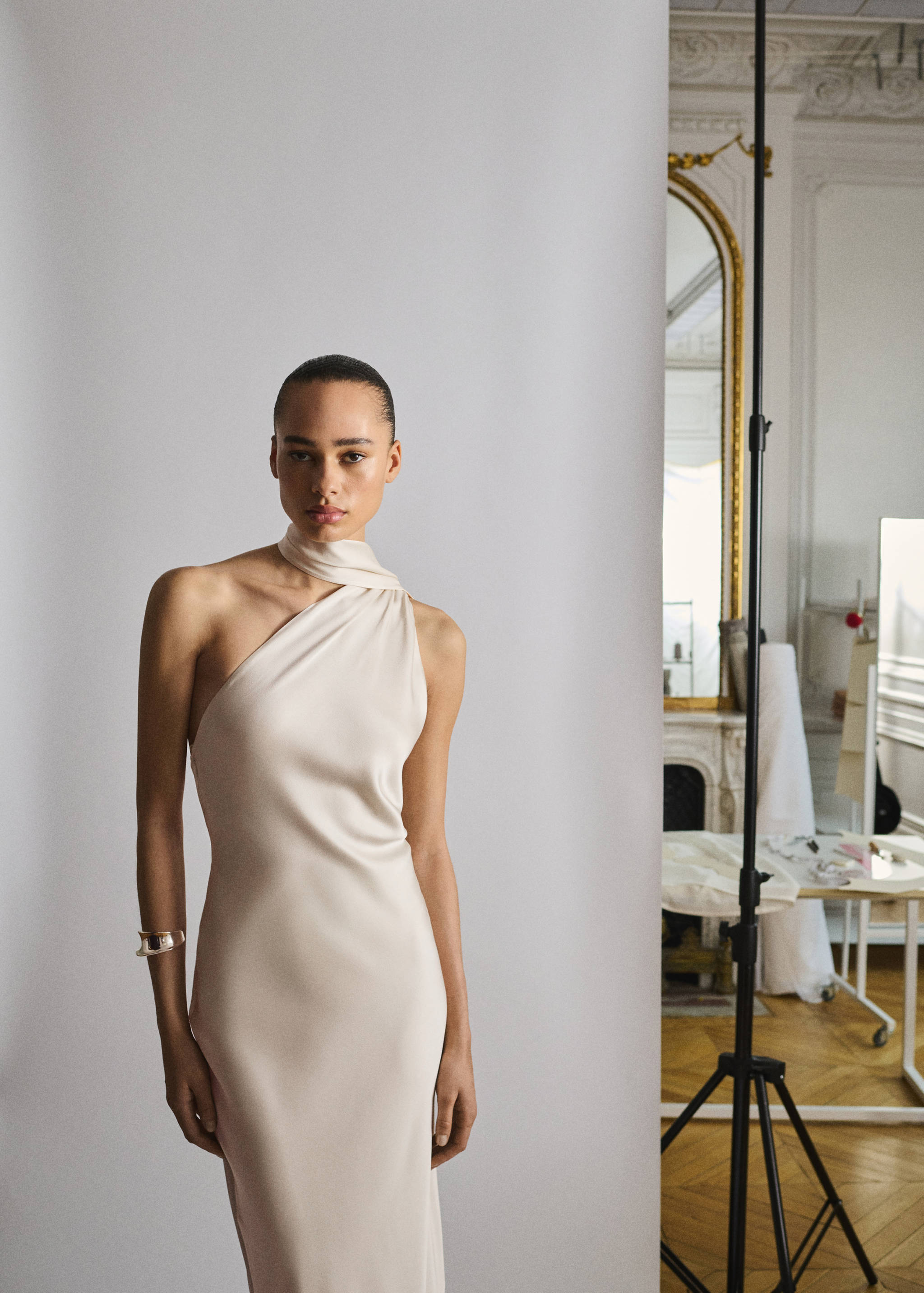 Aszimmetrikus ruha a nyakán masnival - A termék adatai 1