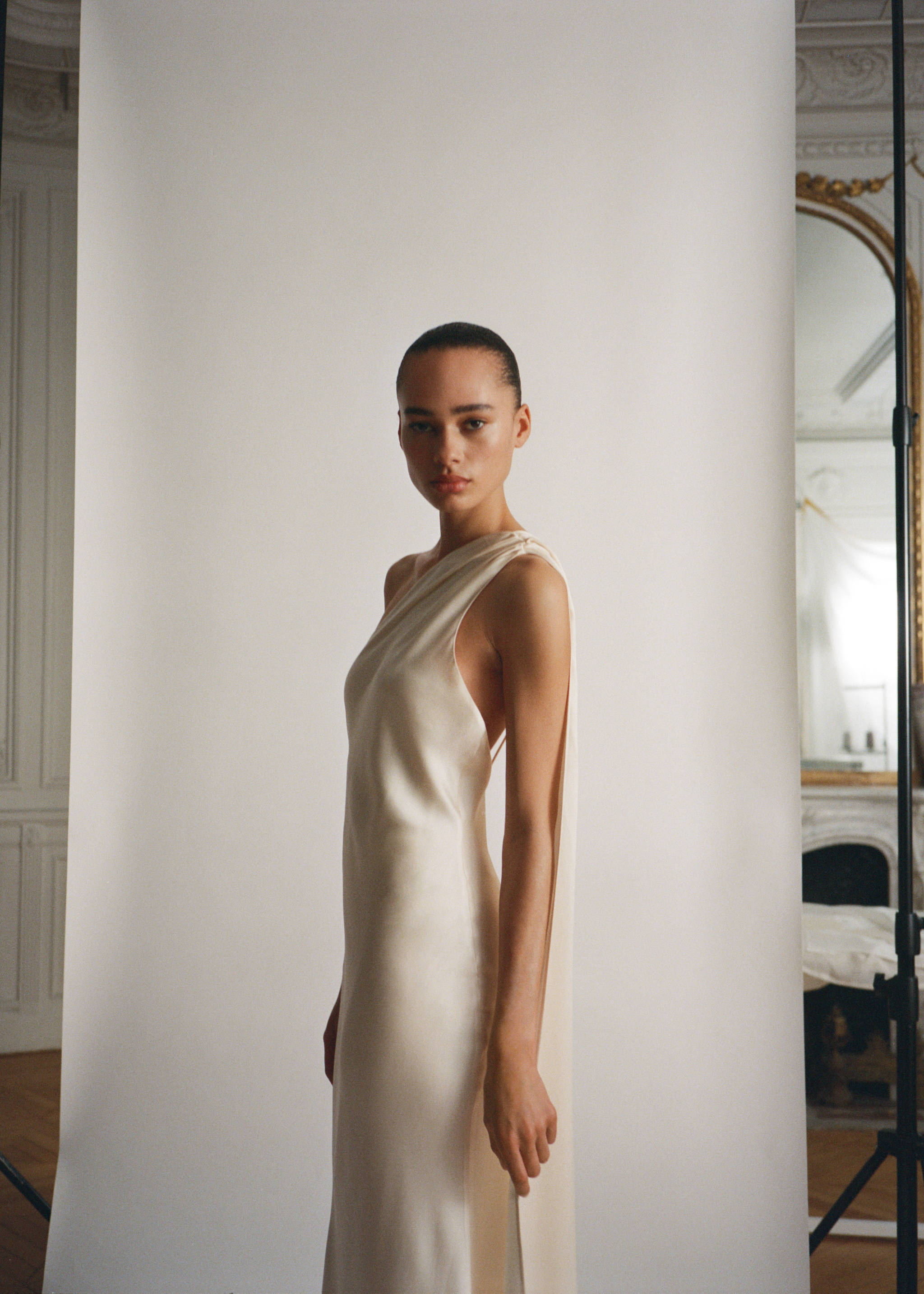 Aszimmetrikus ruha a nyakán masnival - A termék adatai 6