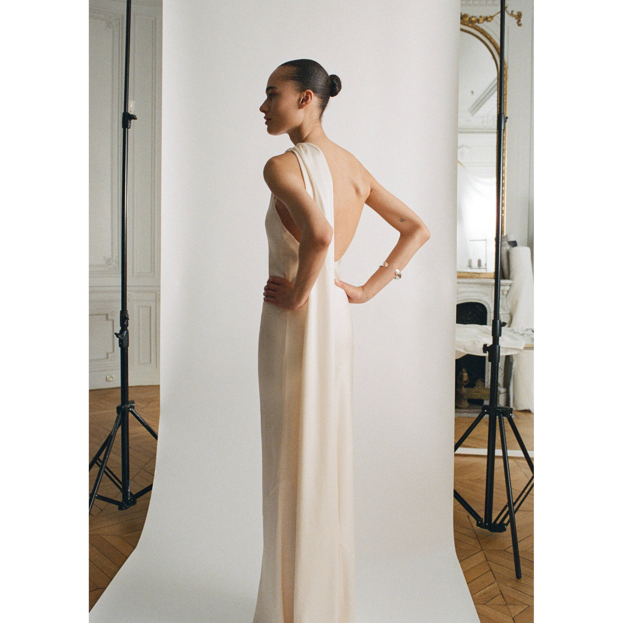 Aszimmetrikus ruha a nyakán masnival - A termék adatai 7