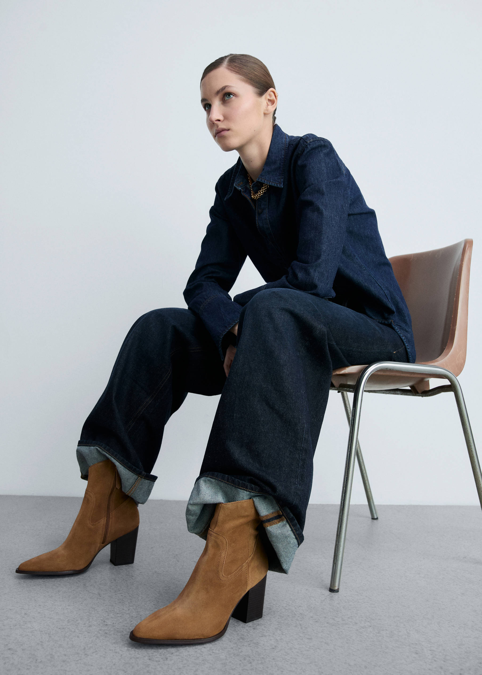 Suede leather ankle boots - Details of the article 9